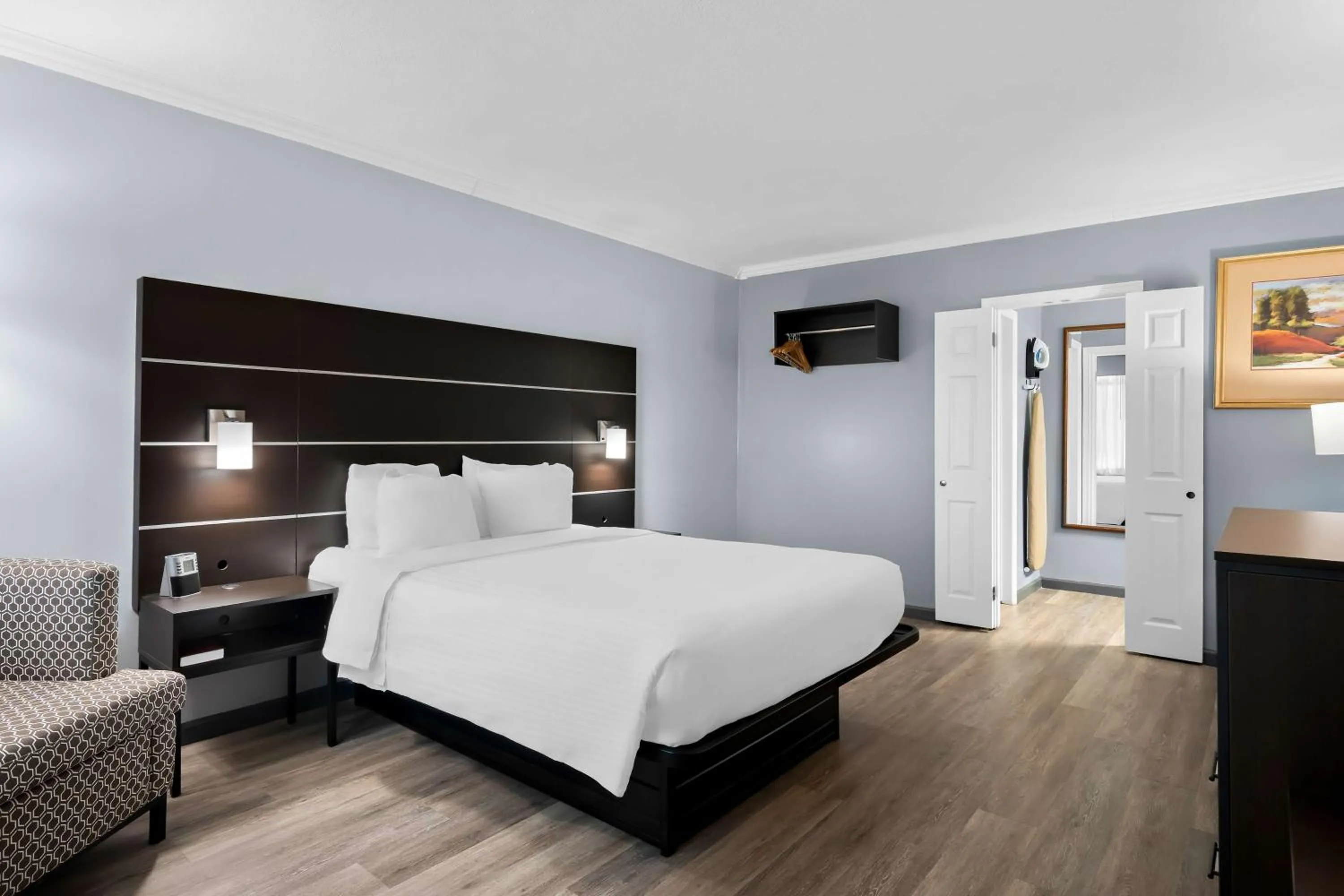 Executive Queen Room - Non-Smoking in Brandywine Valley Inn SureStay Plus by Best Western