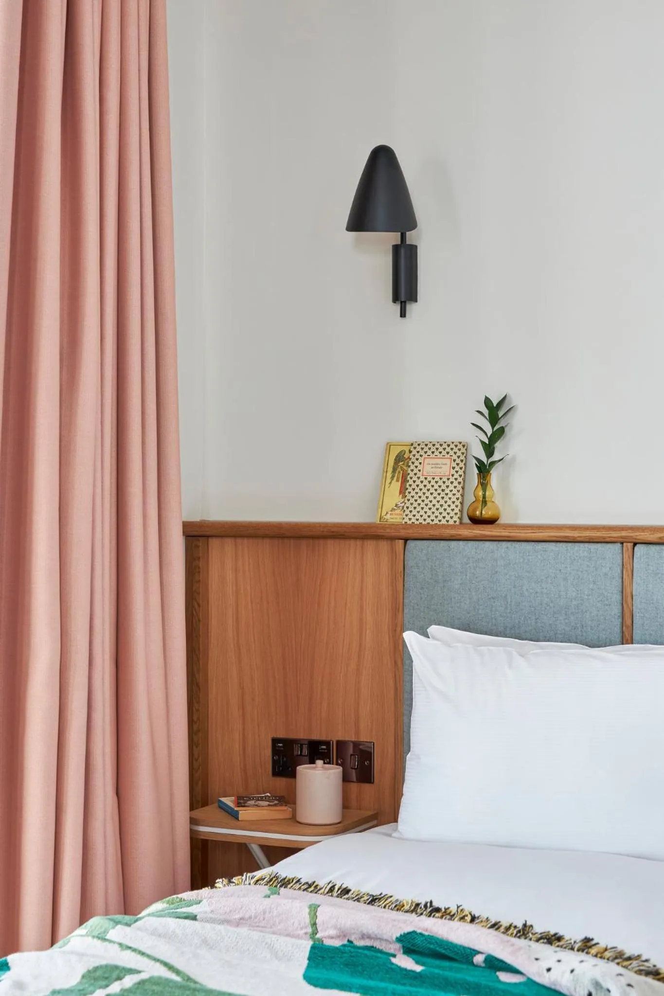 Two Bedroom Apartment with Terrace in Turing Locke Cambridge