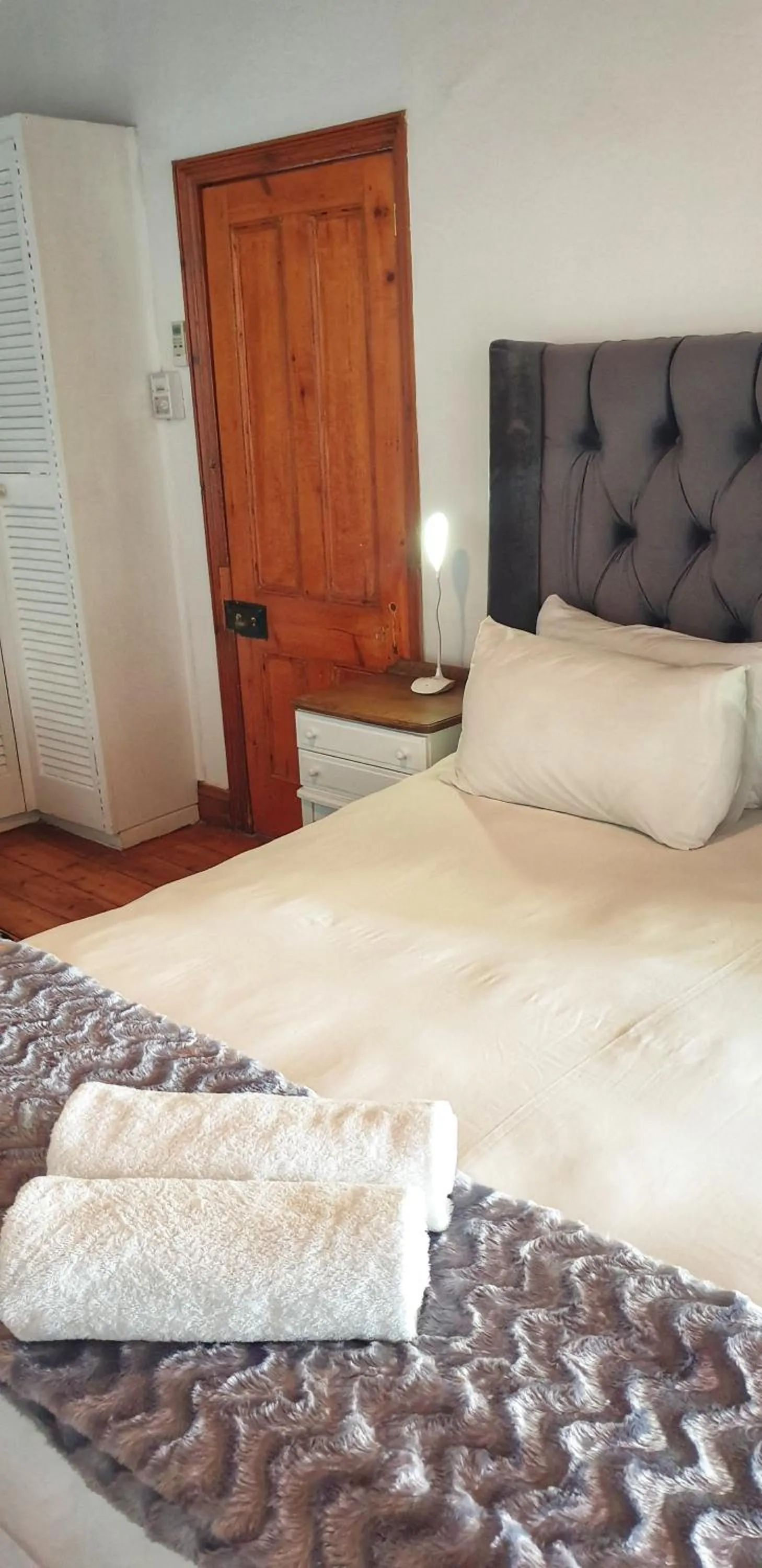 Two-Bedroom Chalet in Camdeboo Cottages