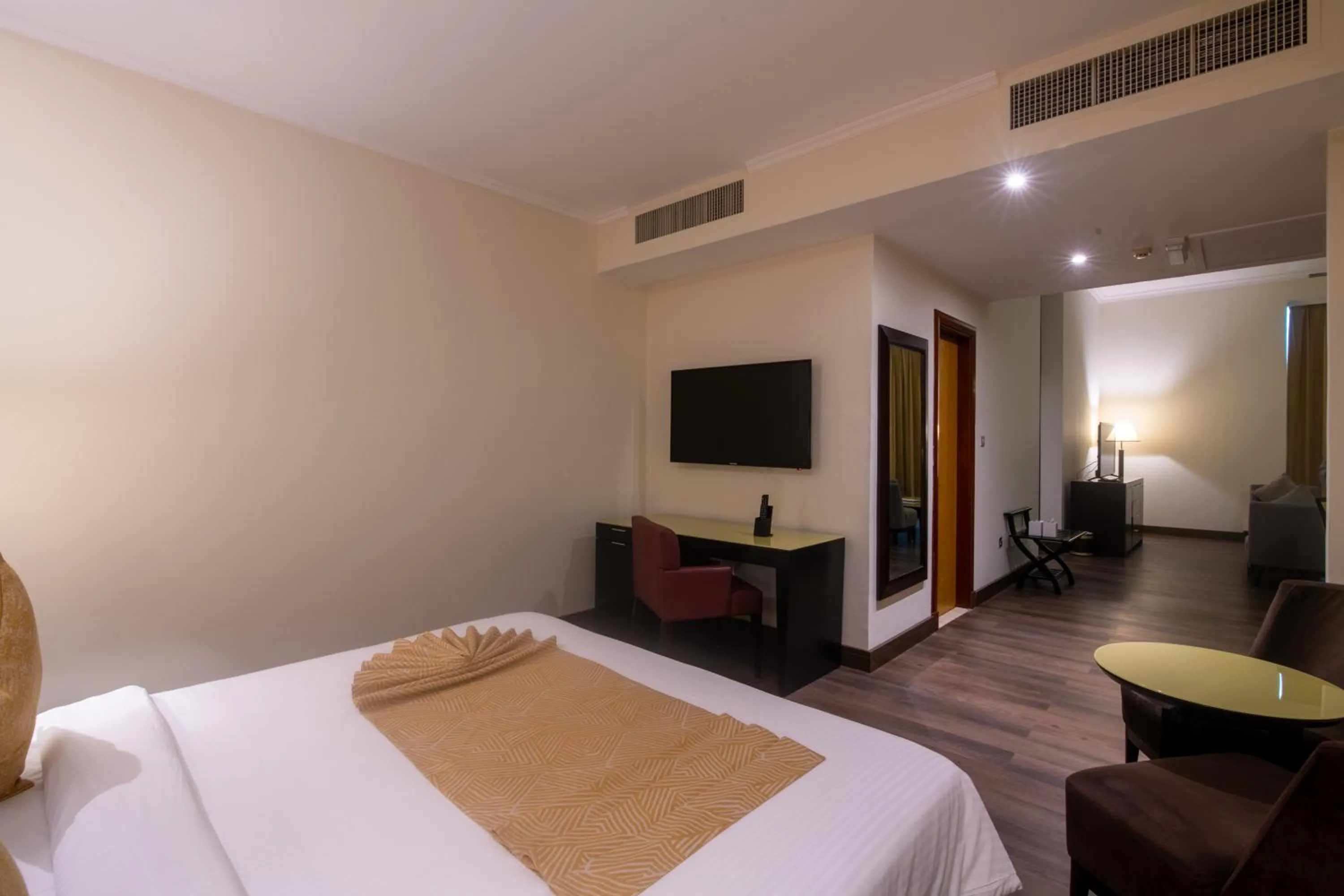 Deluxe King Suite Smoking in Villaggio Hotel Abu Dhabi