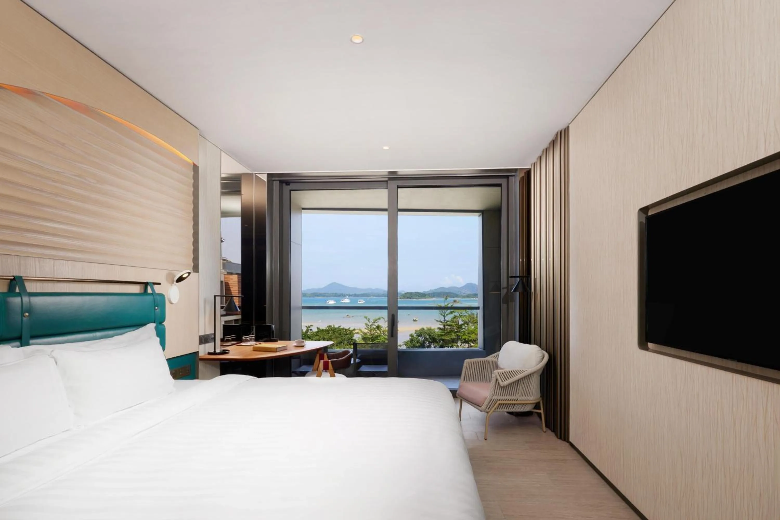 King Room with Balcony and Private Rooftop Garden - Sea View in WM Hotel Hong Kong, Vignette Collection