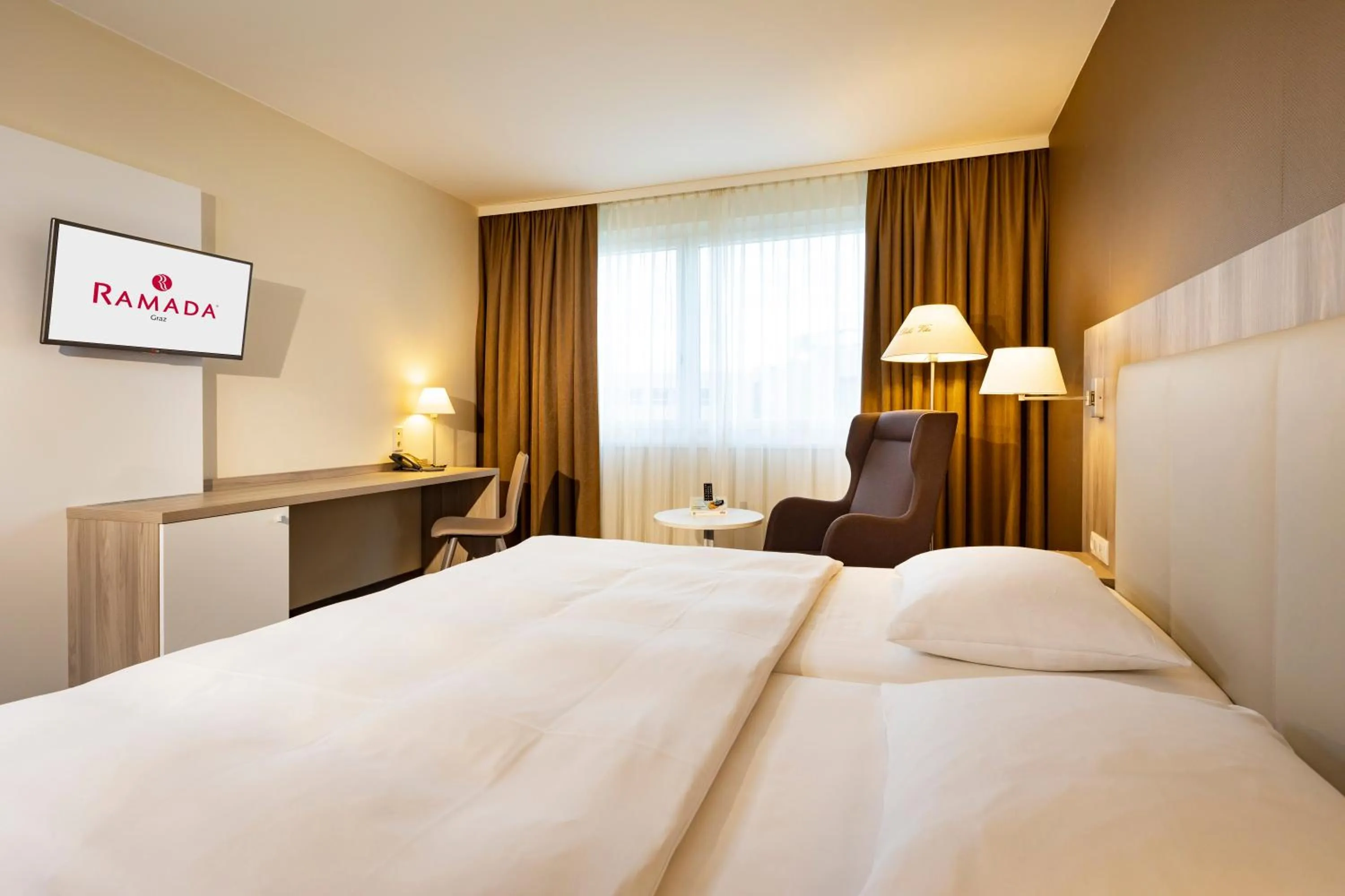 Standard King Room in Hotel Ramada by Wyndham Graz