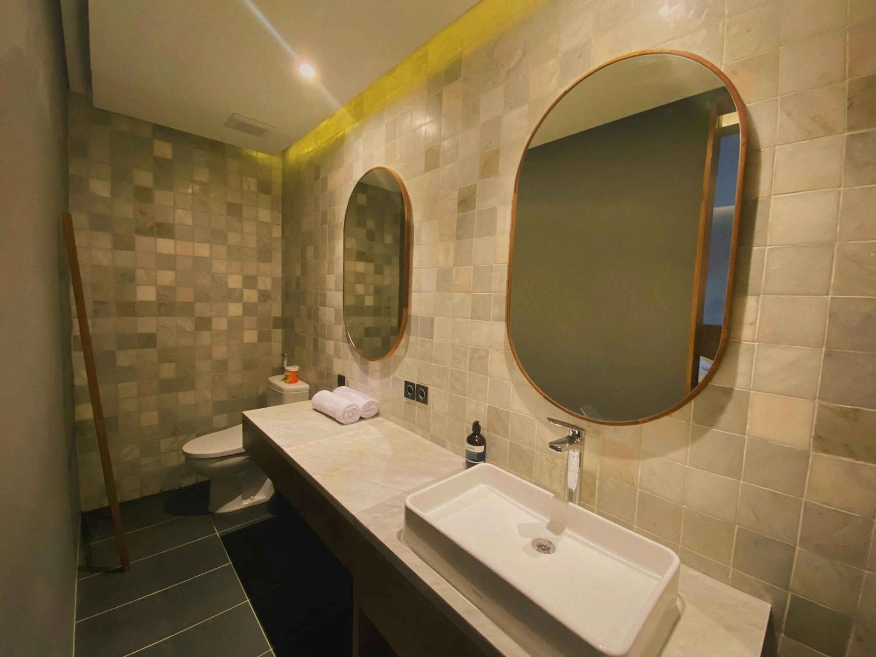 Deluxe Twin Room in Tekuni 2