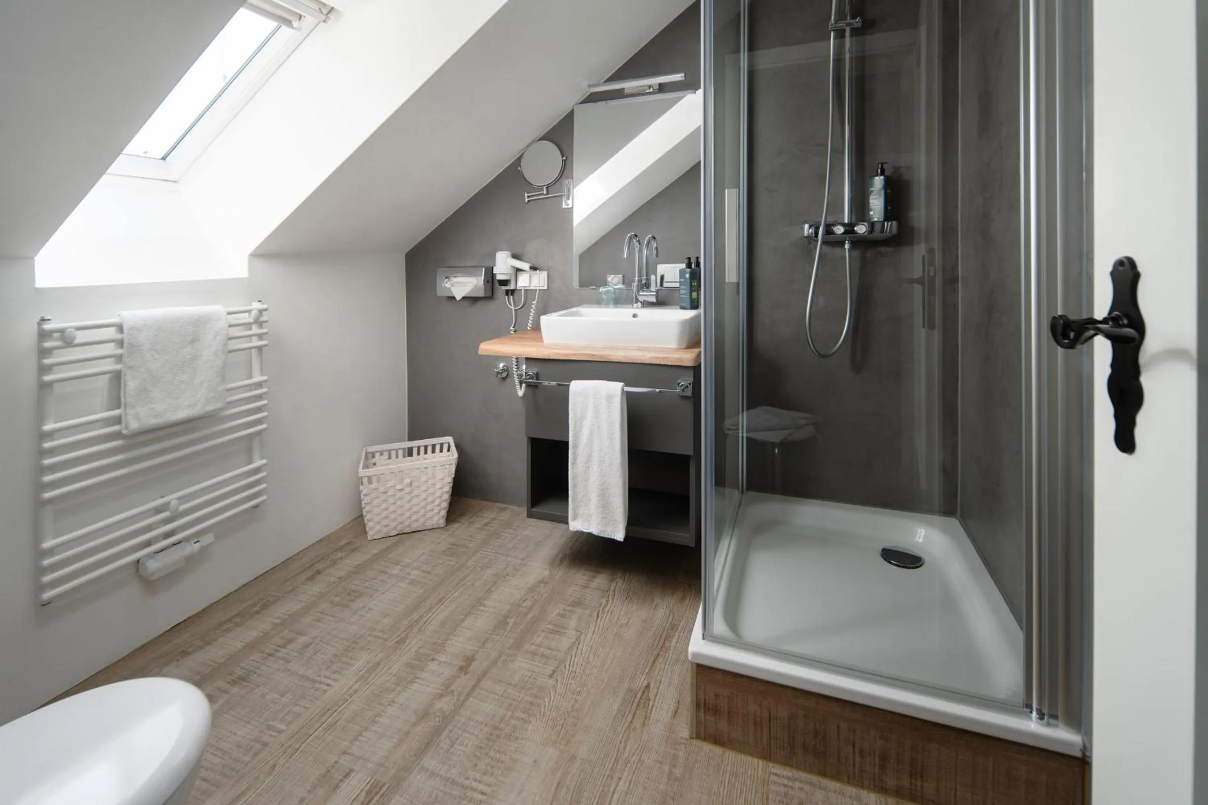 Small Room with Queen-size bed in Kleinhuis Hotel Mellingburger Schleuse