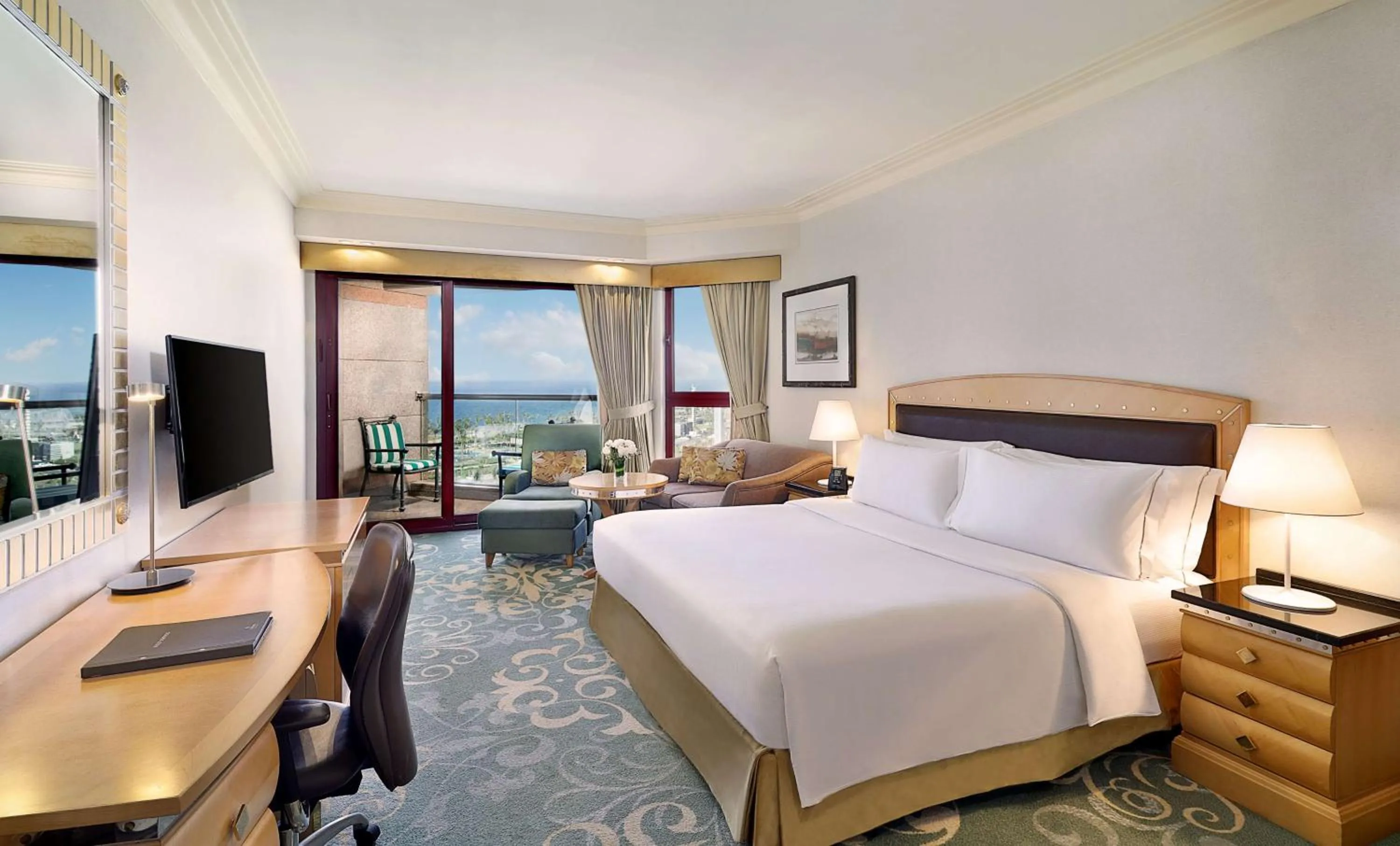 Deluxe King Room with Sea View in Jeddah Hilton