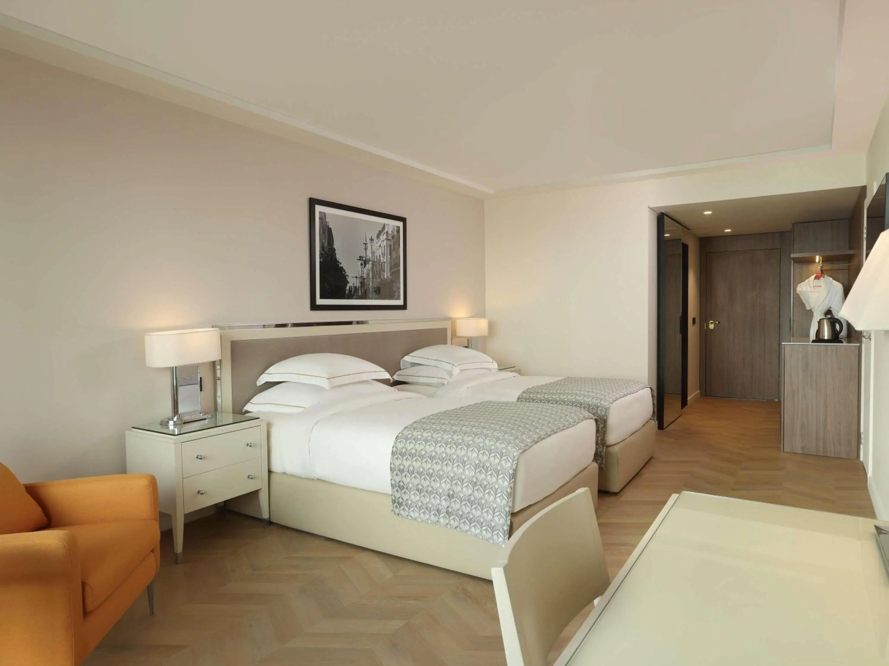 Executive Twin Room with City View with free airport shuttle in Mövenpick Hotel Beirut