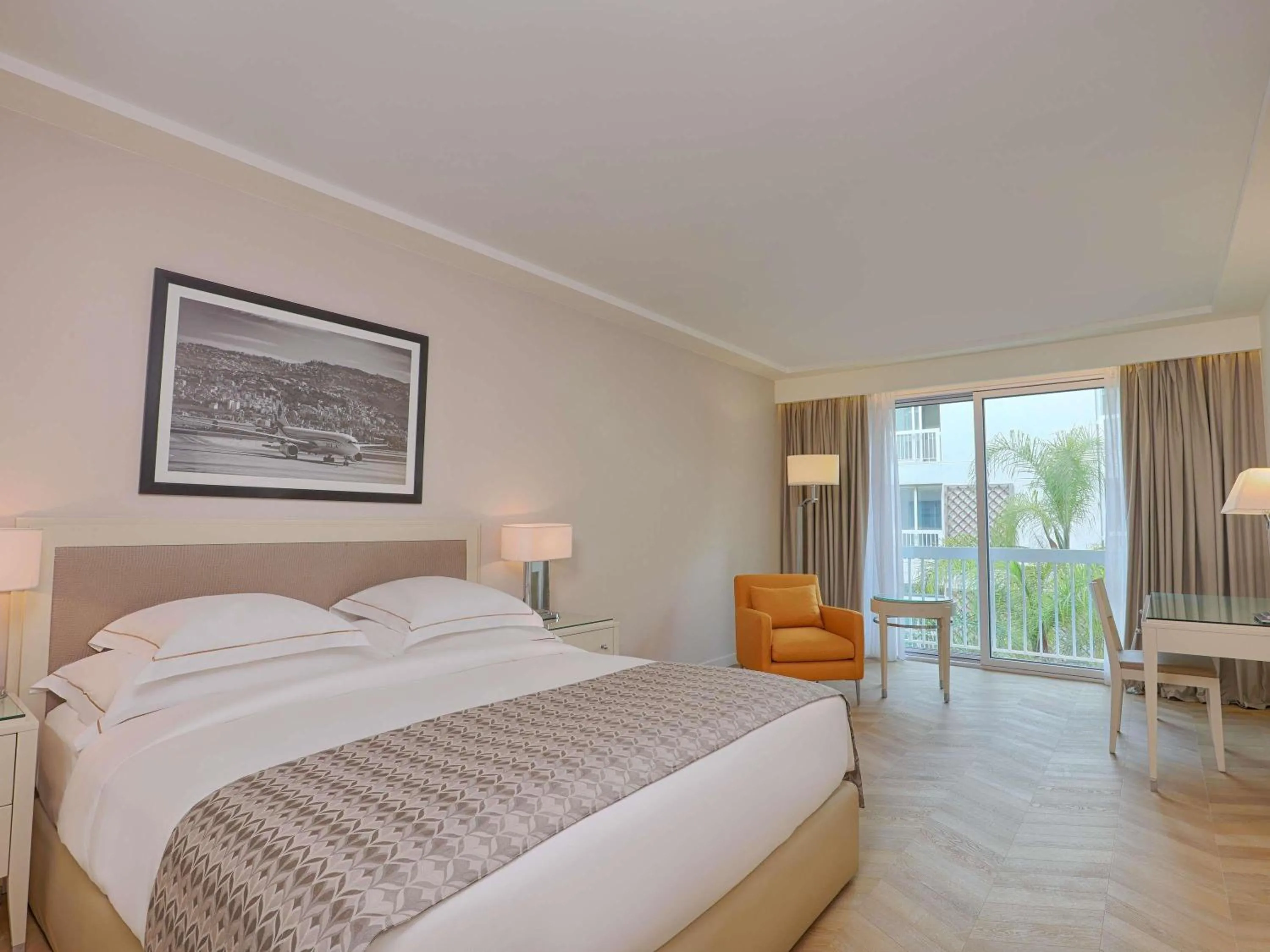 Executive King Room in Mövenpick Hotel Beirut