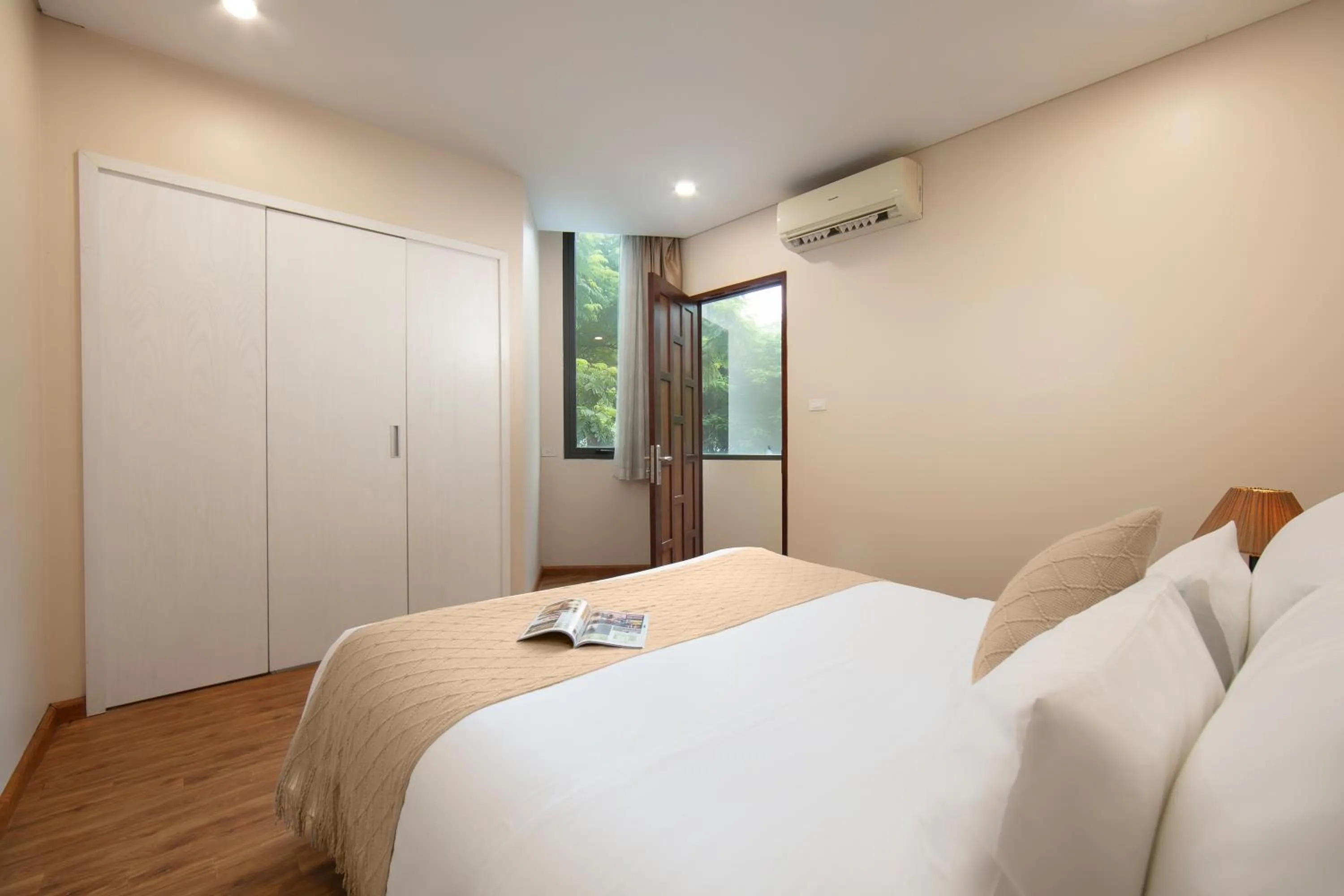 Superior Double Room in HB Serviced Apartment - 12 Trần Quý Kiên