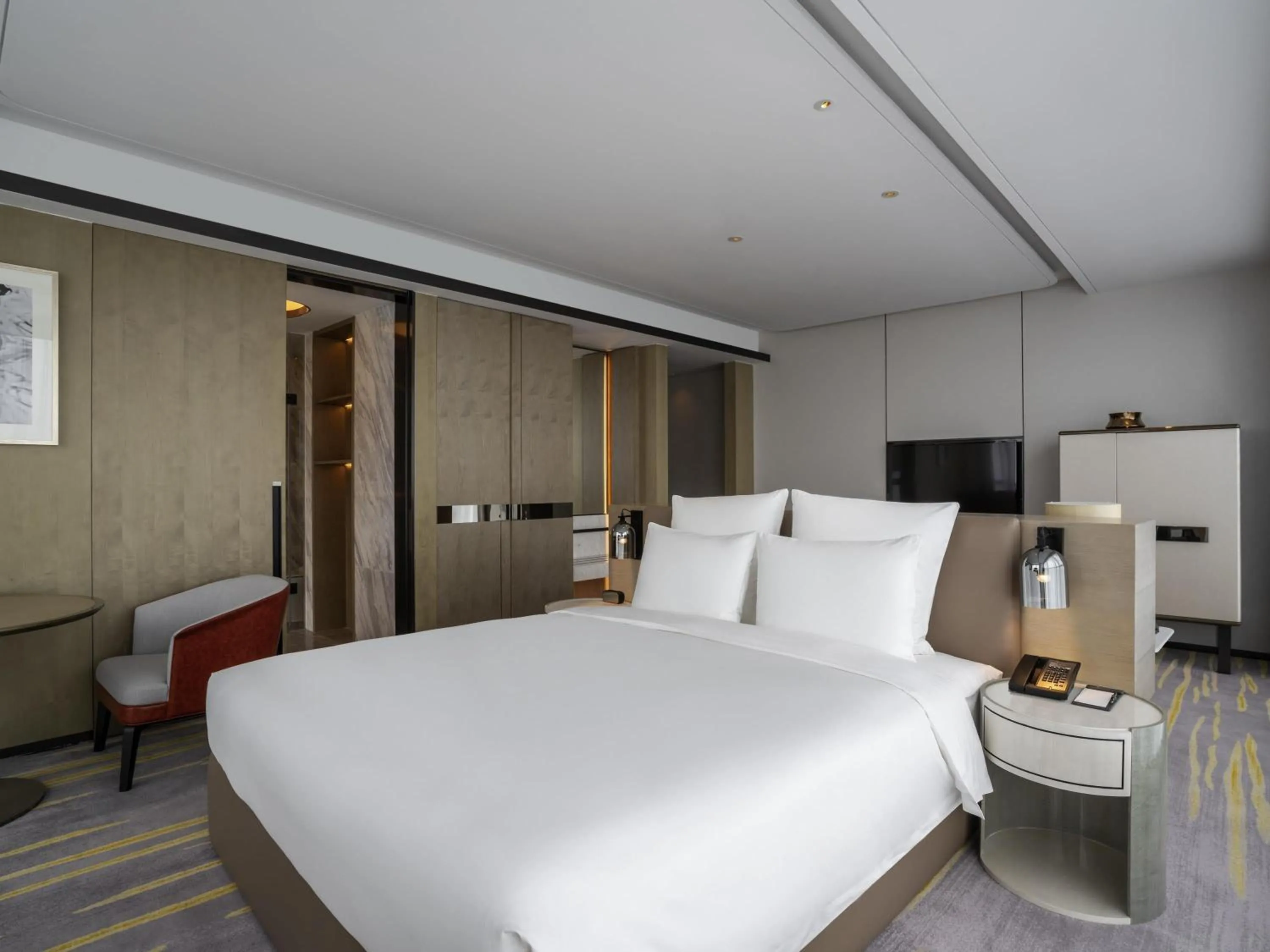 Deluxe King Room in Pullman Suzhou Zhonghui