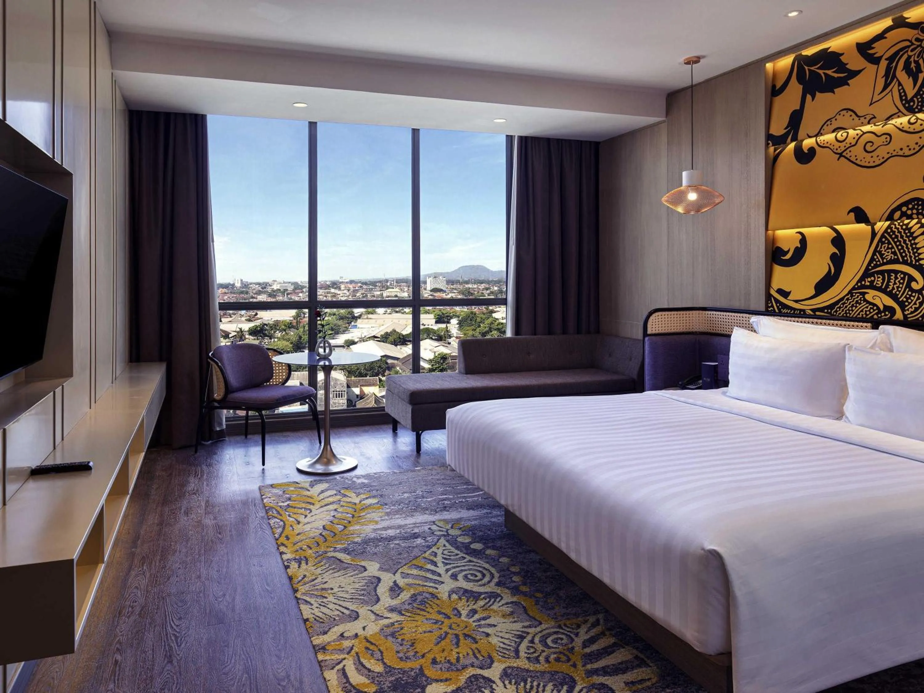 Deluxe Executive King Room with Mountain View in Grand Mercure Malang