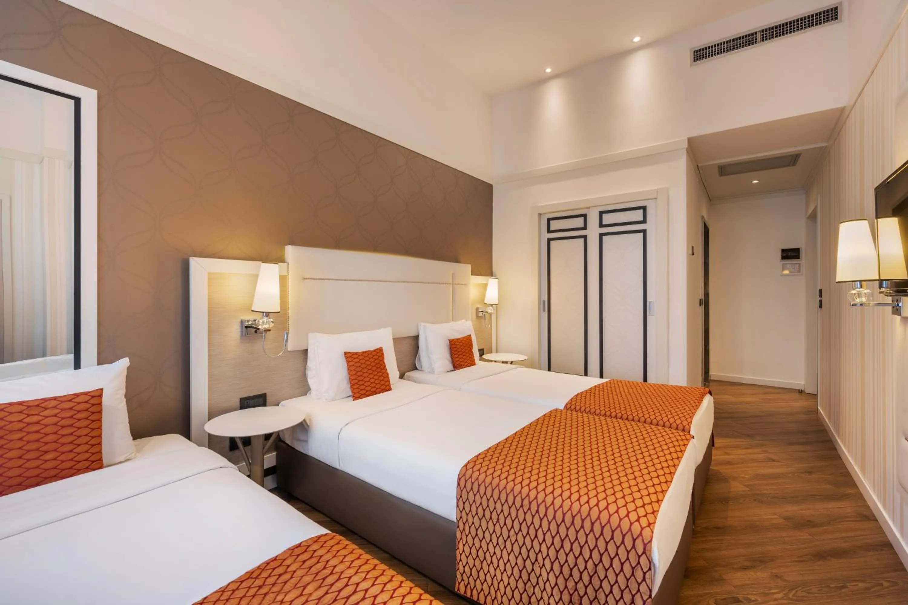 Family Double Room in Ikonik Parlament