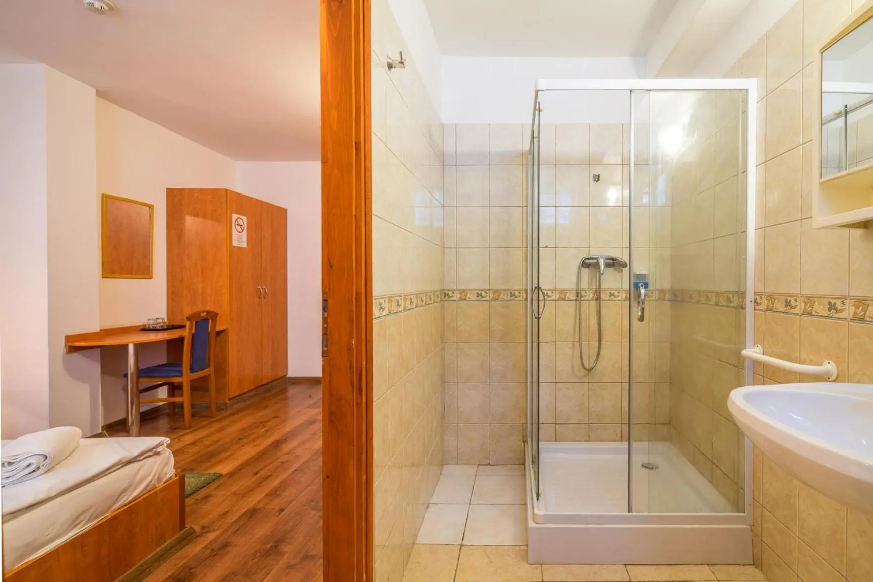 Economy Double Room in Easy Star Hotel