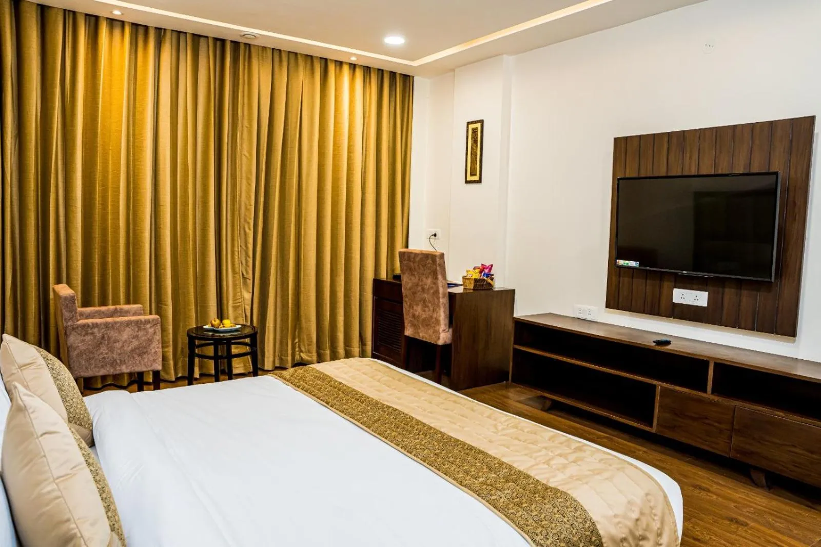 Premium King Room with Mountain View - Non-Smoking in Best Western Dalhousie