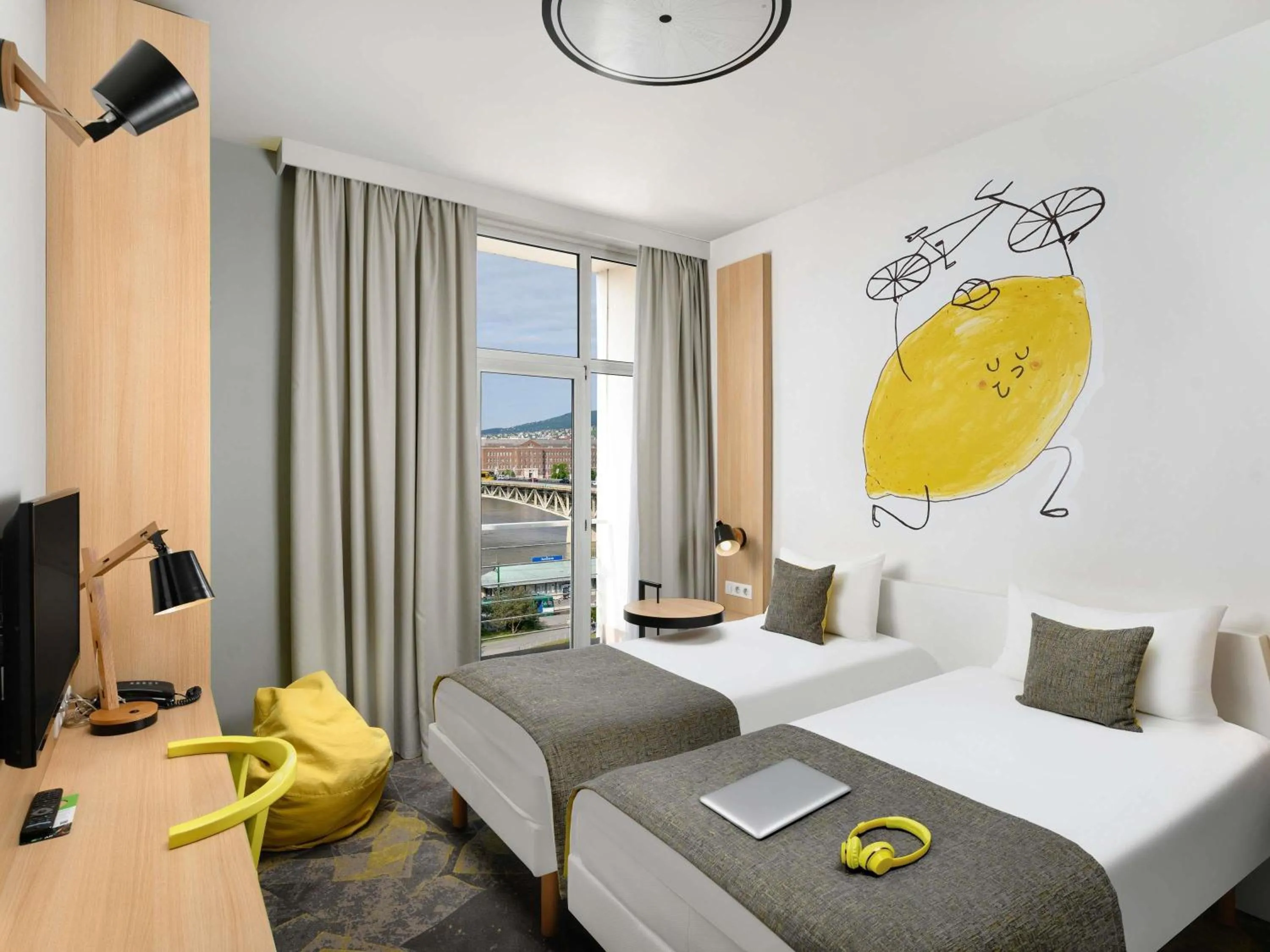 Design Room with Two Single Beds in Ibis Styles Budapest City