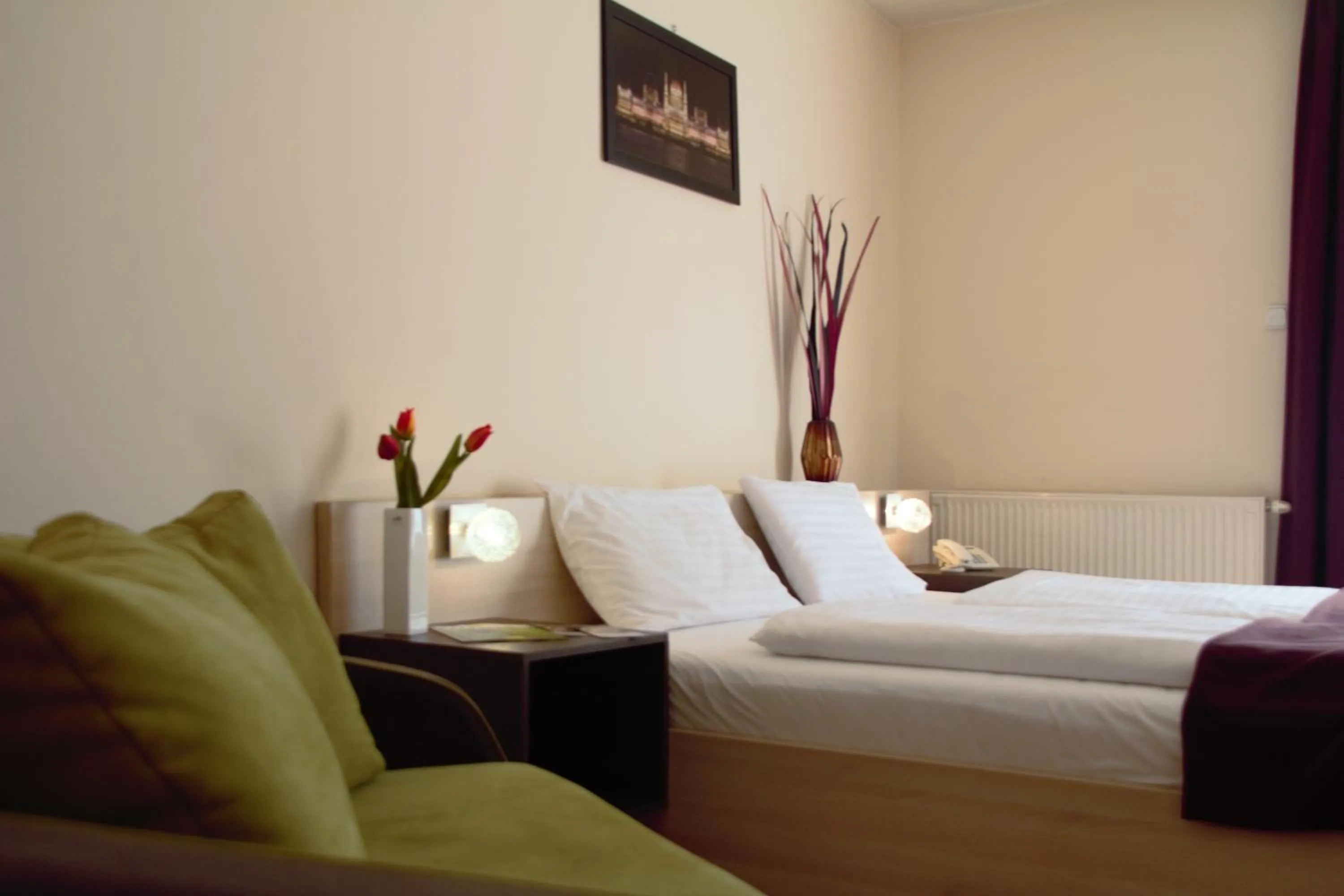 Deluxe Double Room with Extra Bed in Triple M Hotel