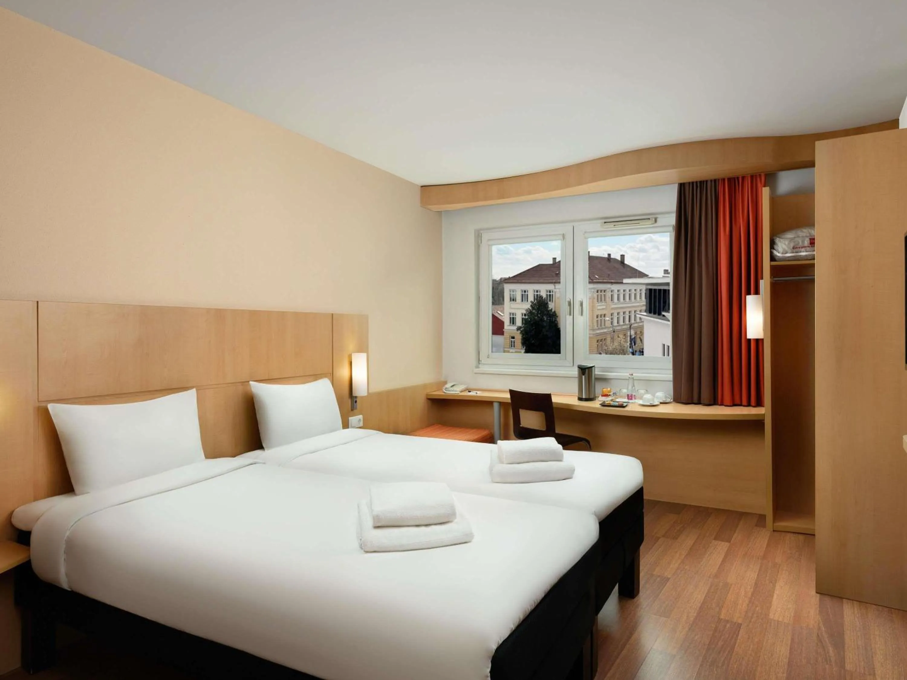 Room with 2 Single Beds in Ibis Győr