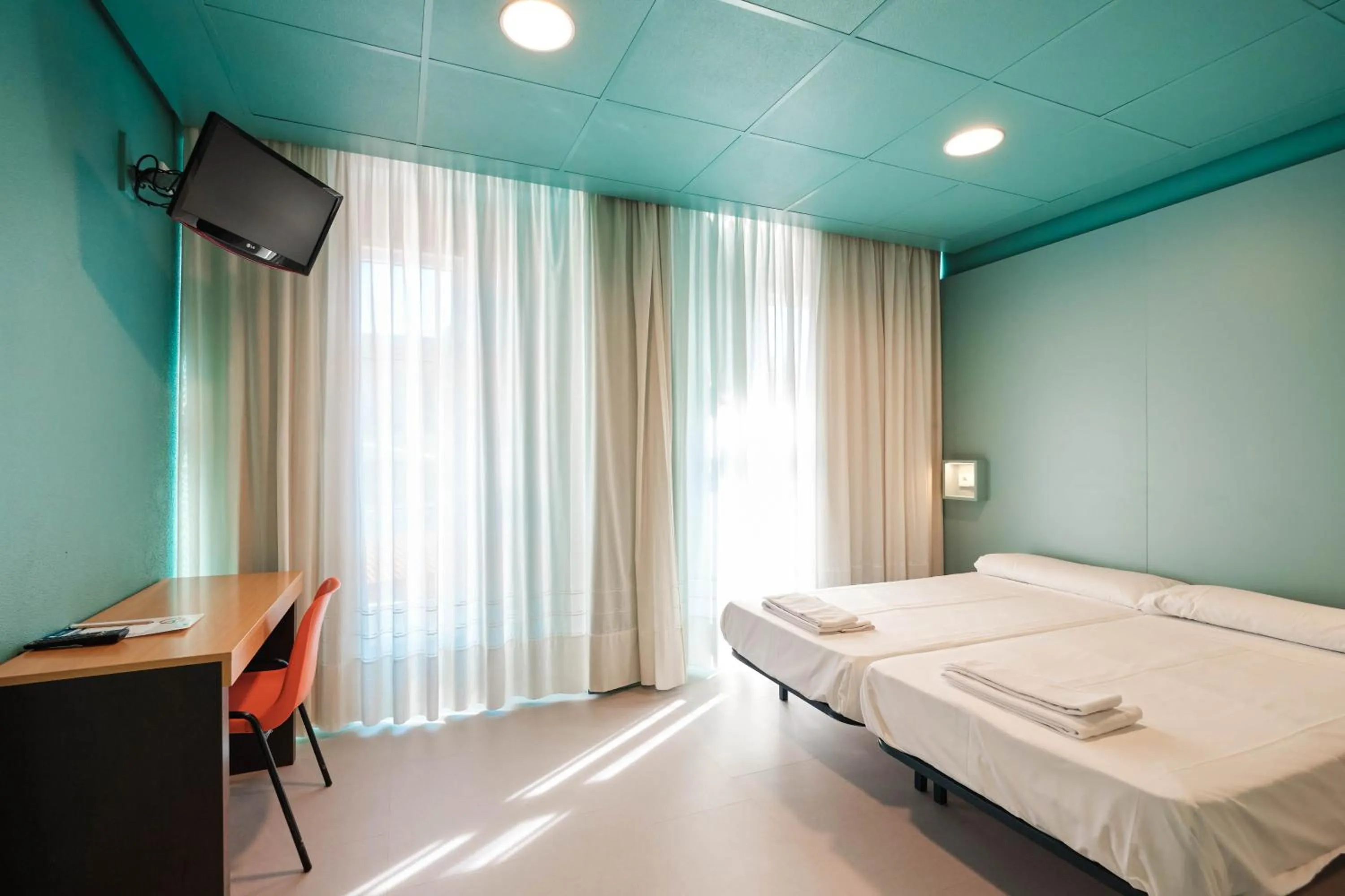 Family Room with Bathroom in Loop INN Hostel Santiago de Compostela