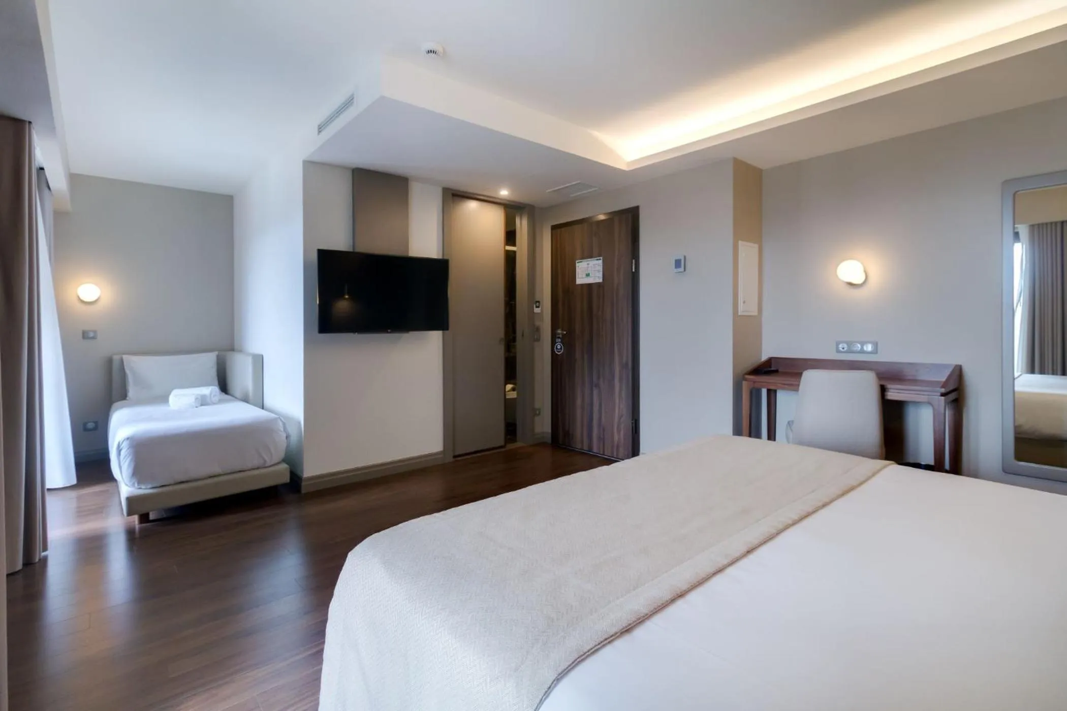 Triple Room in Oca Oriental Porto Hotel