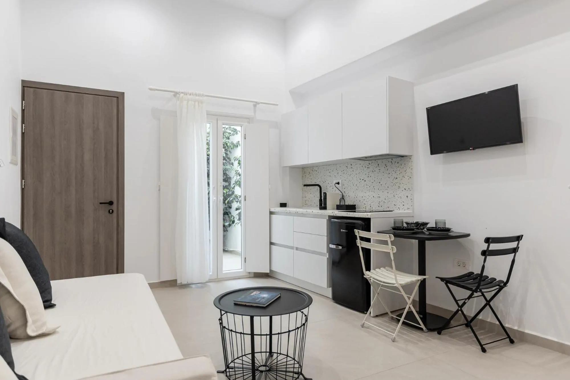 Patio Studio Loft - Lower Level in Majo Suites Hotel