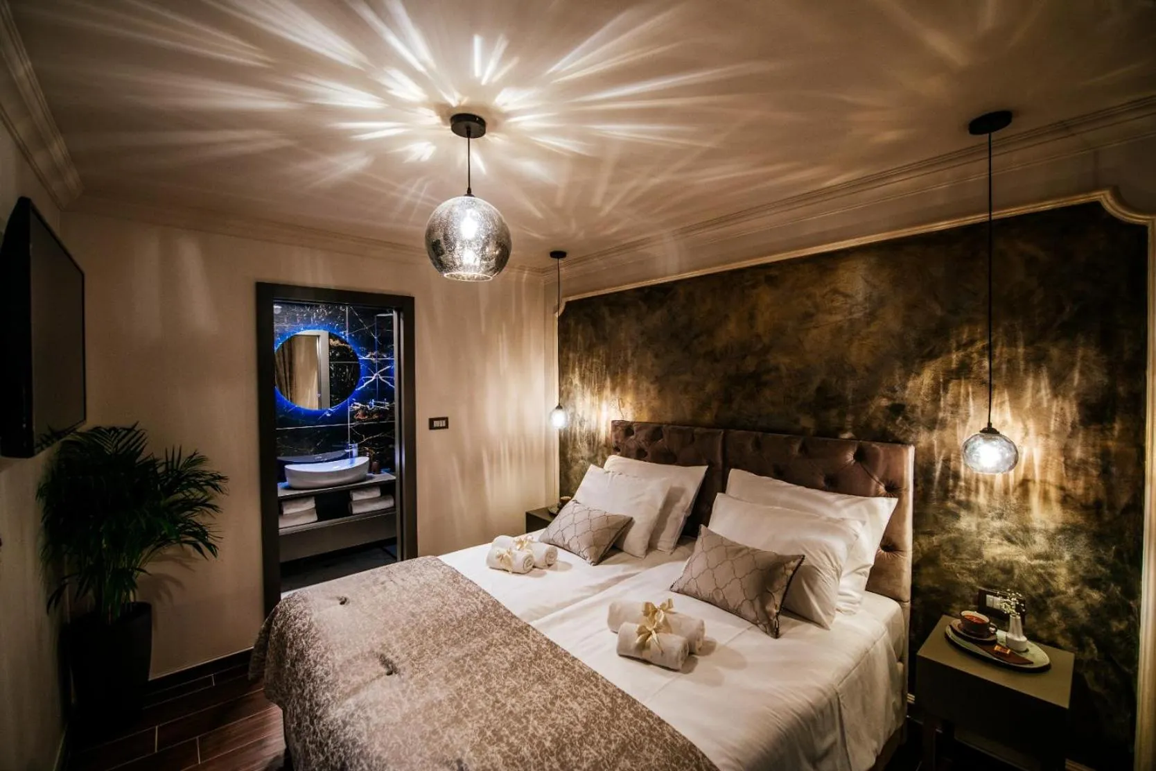 Double or Twin Room with Bathroom in Luxury Rooms VINDEMIÆ