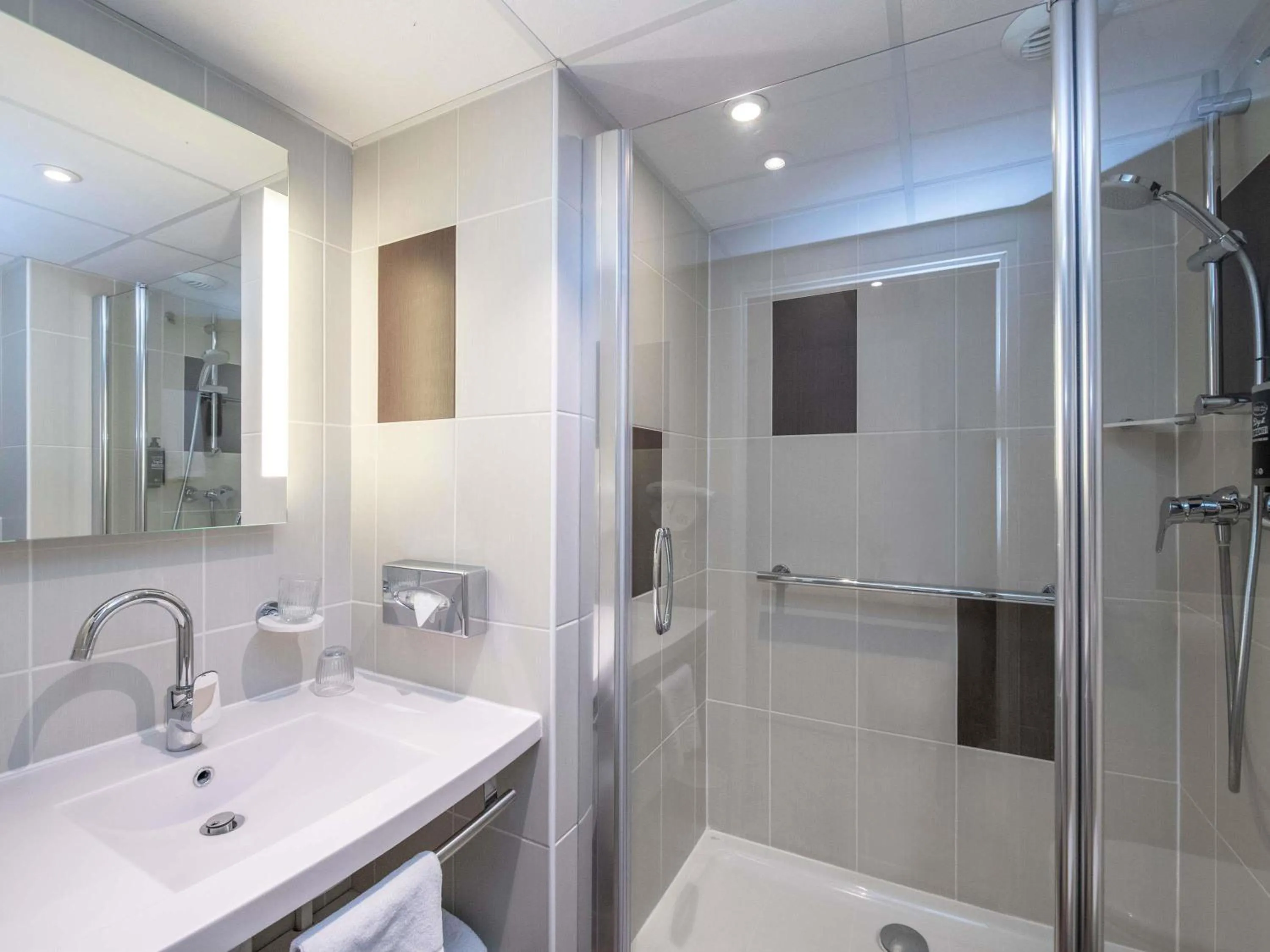 Standard Twin Room in ibis Styles Nice Aéroport Arenas