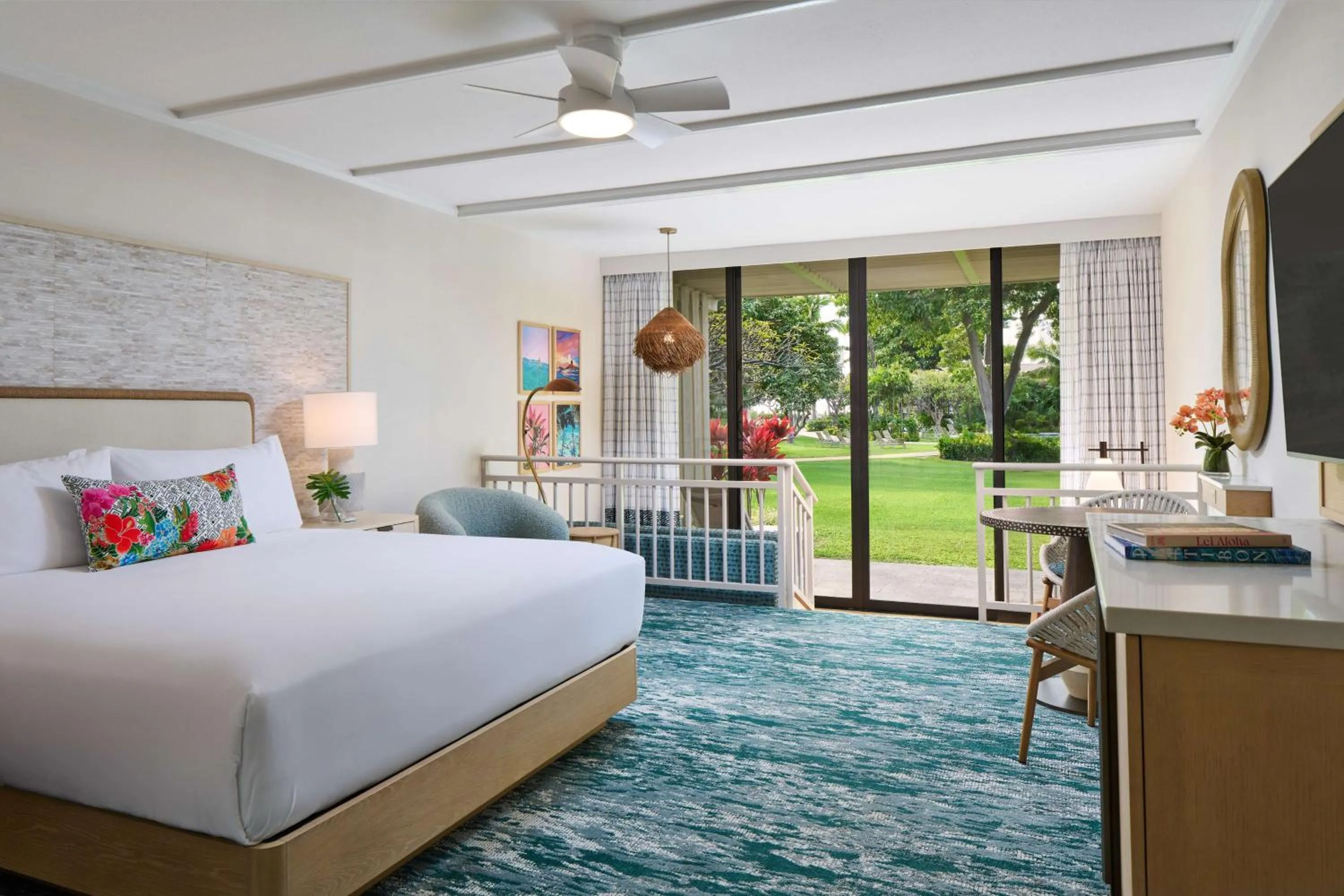 Signature Courtyard Ground Floor 1 King Bed in OUTRIGGER Kāʻanapali Beach Resort