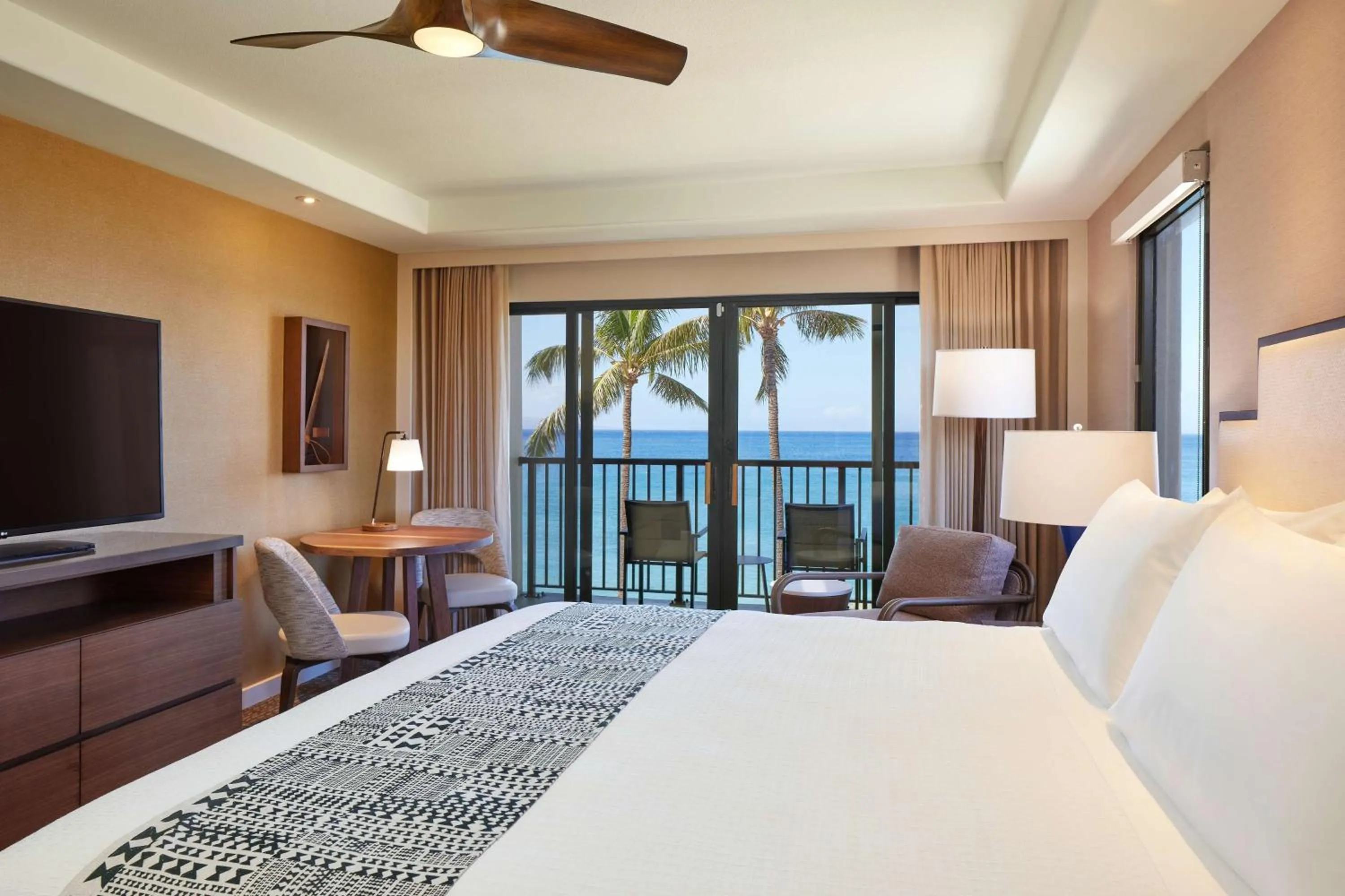 Premium Oceanfront 1 King Bed in OUTRIGGER Kāʻanapali Beach Resort