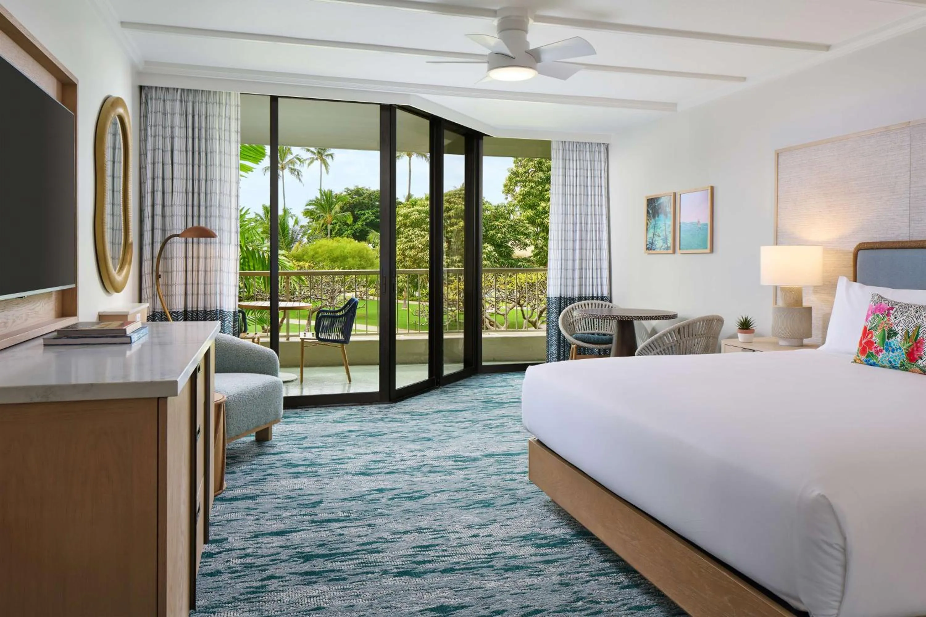 Signature Courtyard View 1 King Bed in OUTRIGGER Kāʻanapali Beach Resort