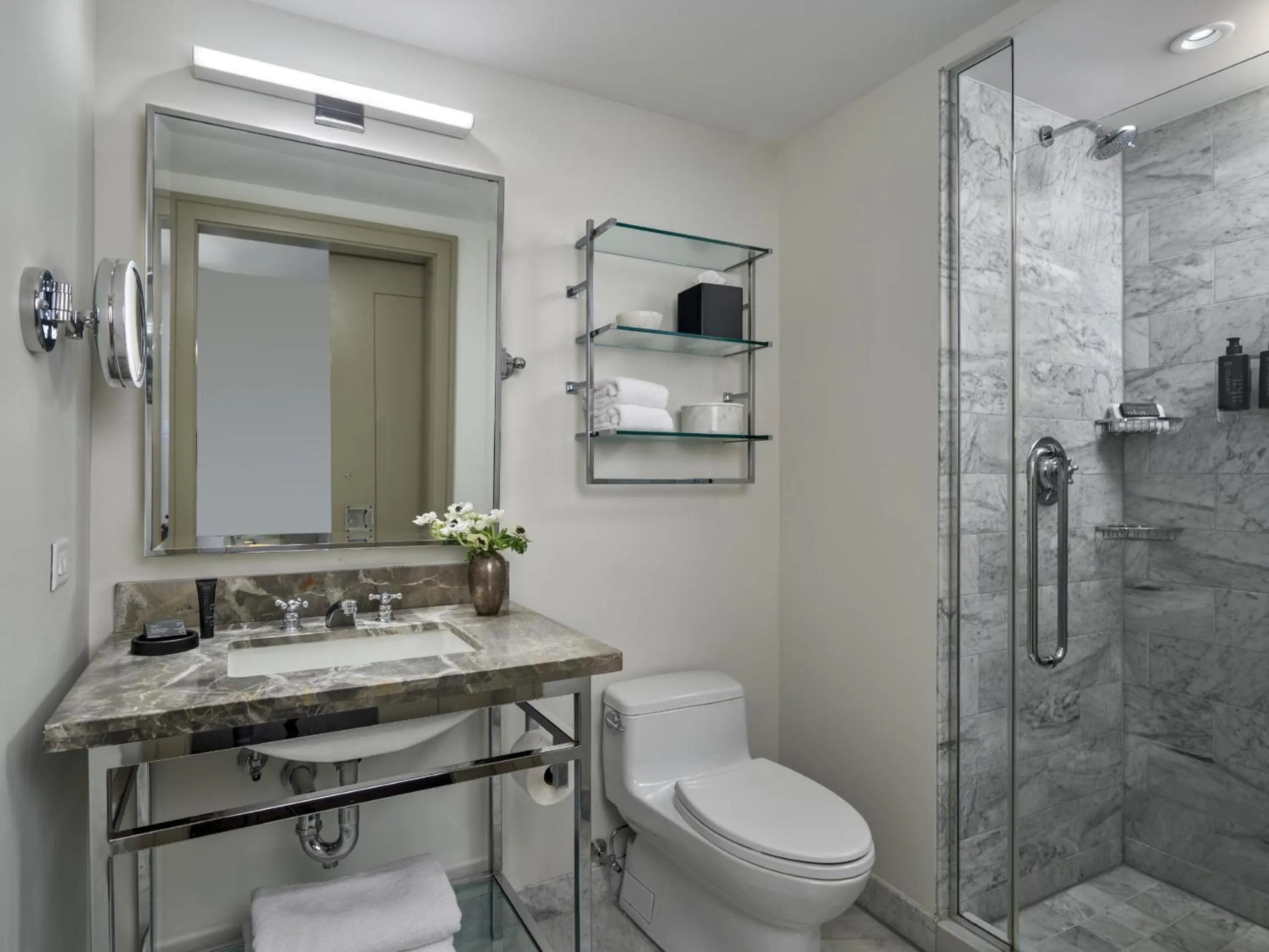 Premium King Room with City View in Hotel AKA Boston Common