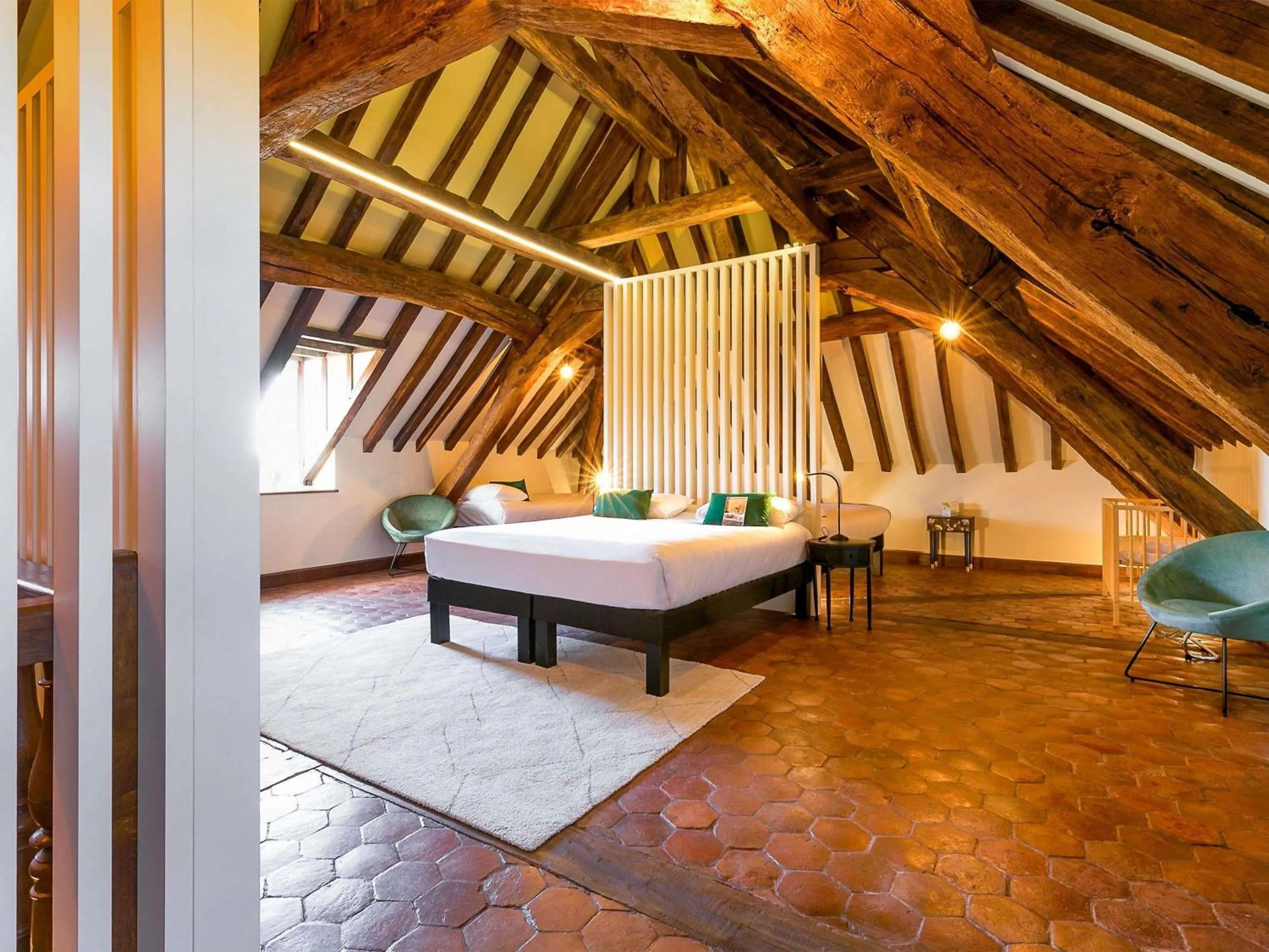 Superior Room with One Double Bed and Three Single Beds in ibis Styles Dijon Sud Domaine De Beauregard 21600 Longvic