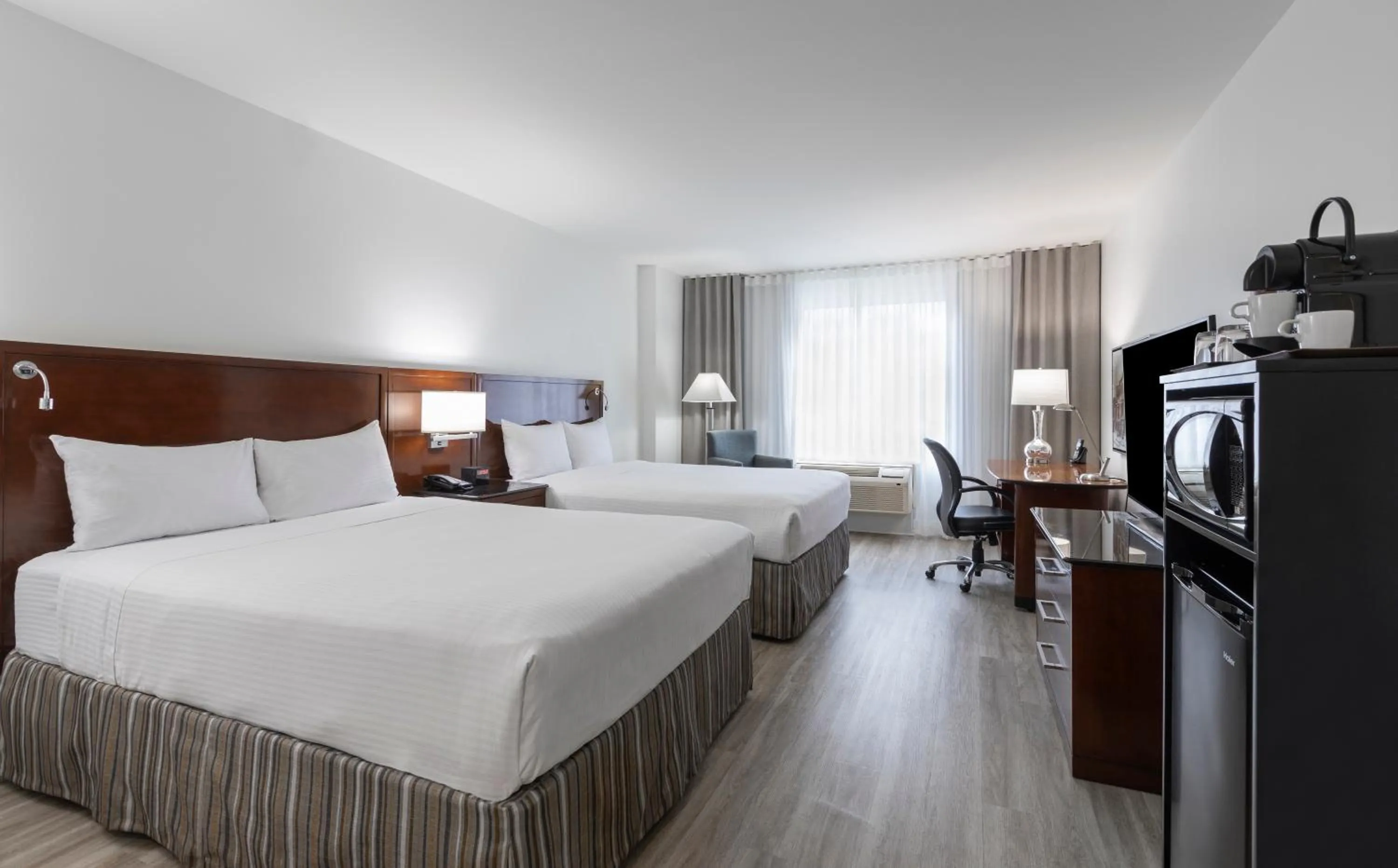 Queen Room with Two Queen Beds in Le Nouvel Hotel