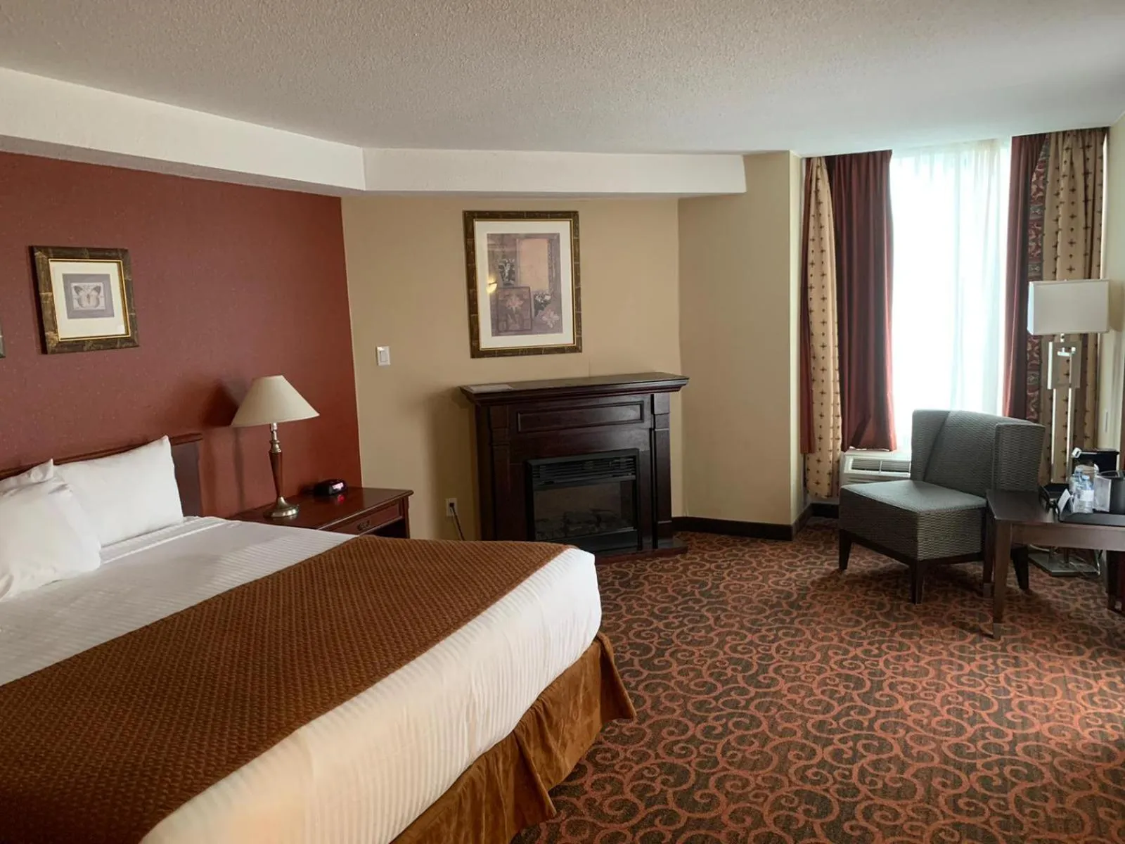 Deluxe King Studio Suite - Non-Smoking in Ramada by Wyndham Niagara Falls/Fallsview