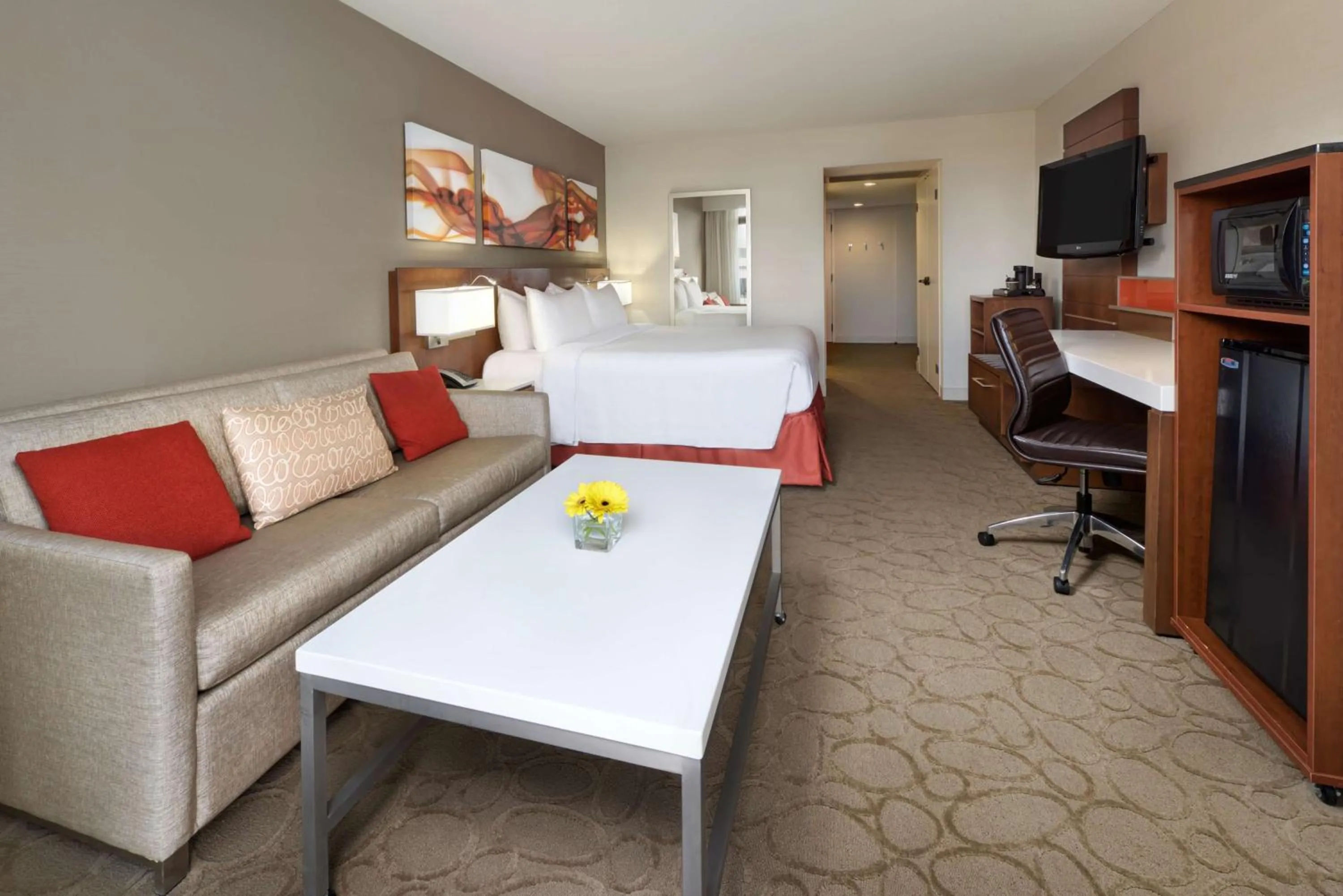 Corner King Room in Hilton Mississauga/Meadowvale