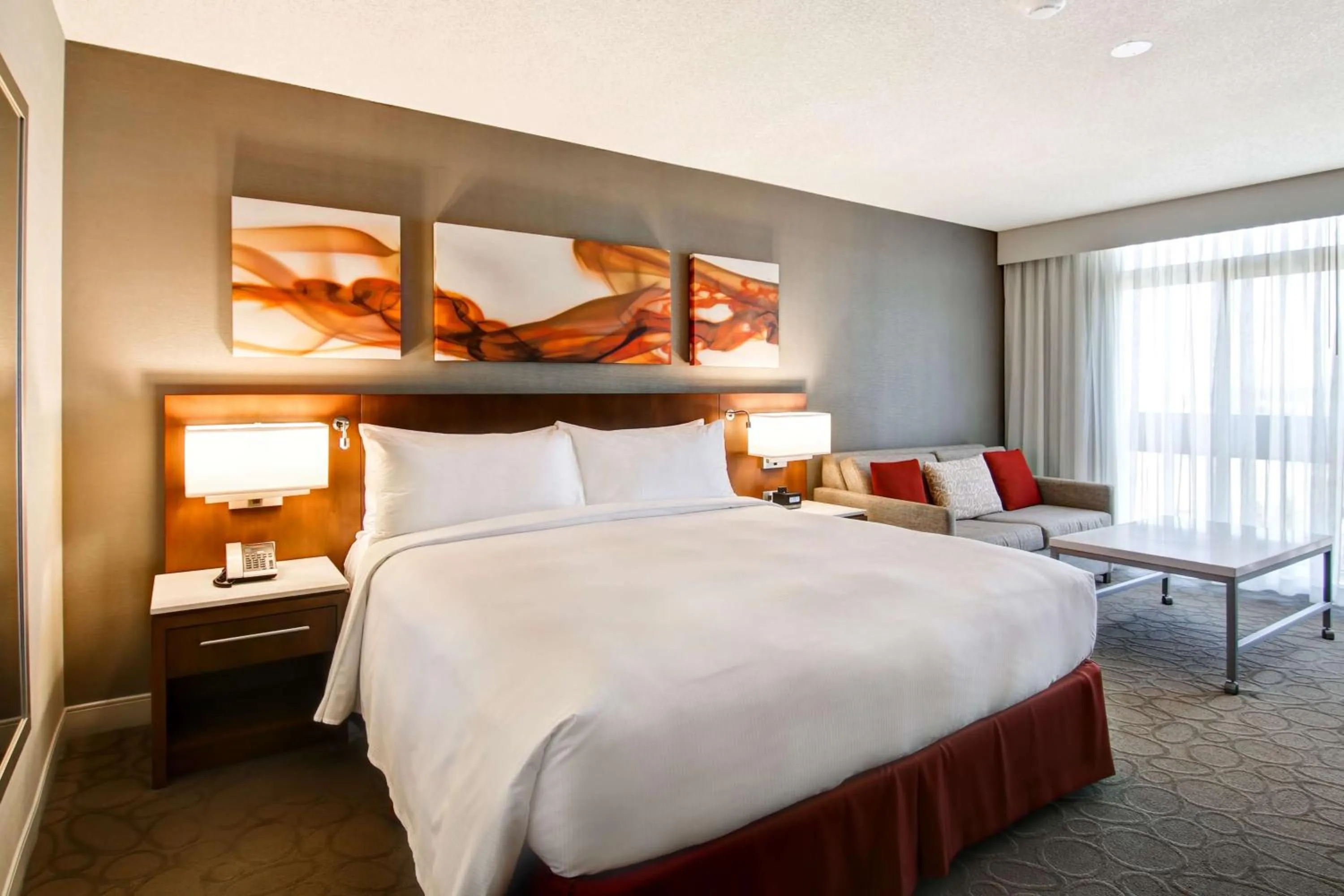 Premium King Room in Hilton Mississauga/Meadowvale