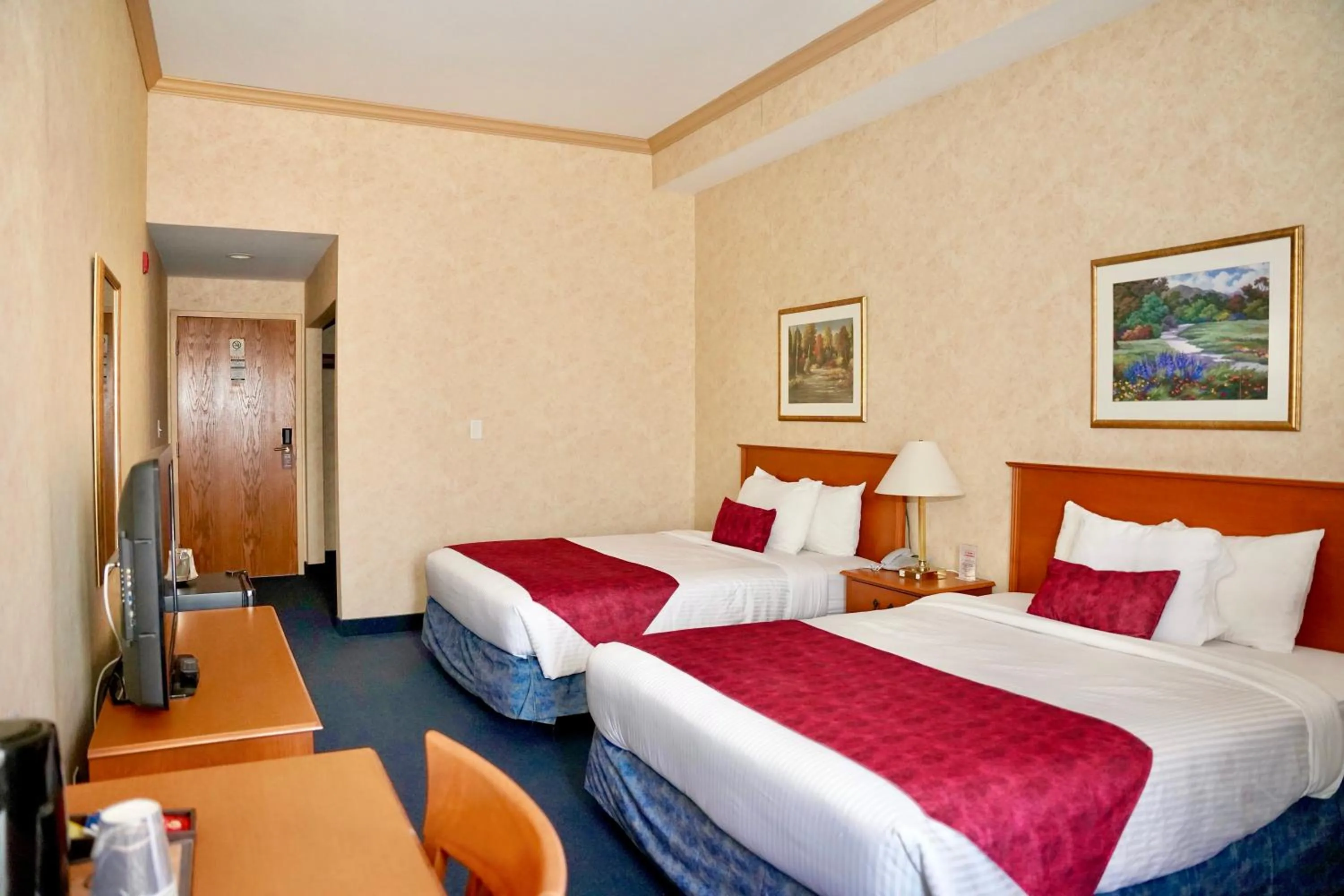 Two Doubles/Queens Room in The Glengate Hotel & Suites