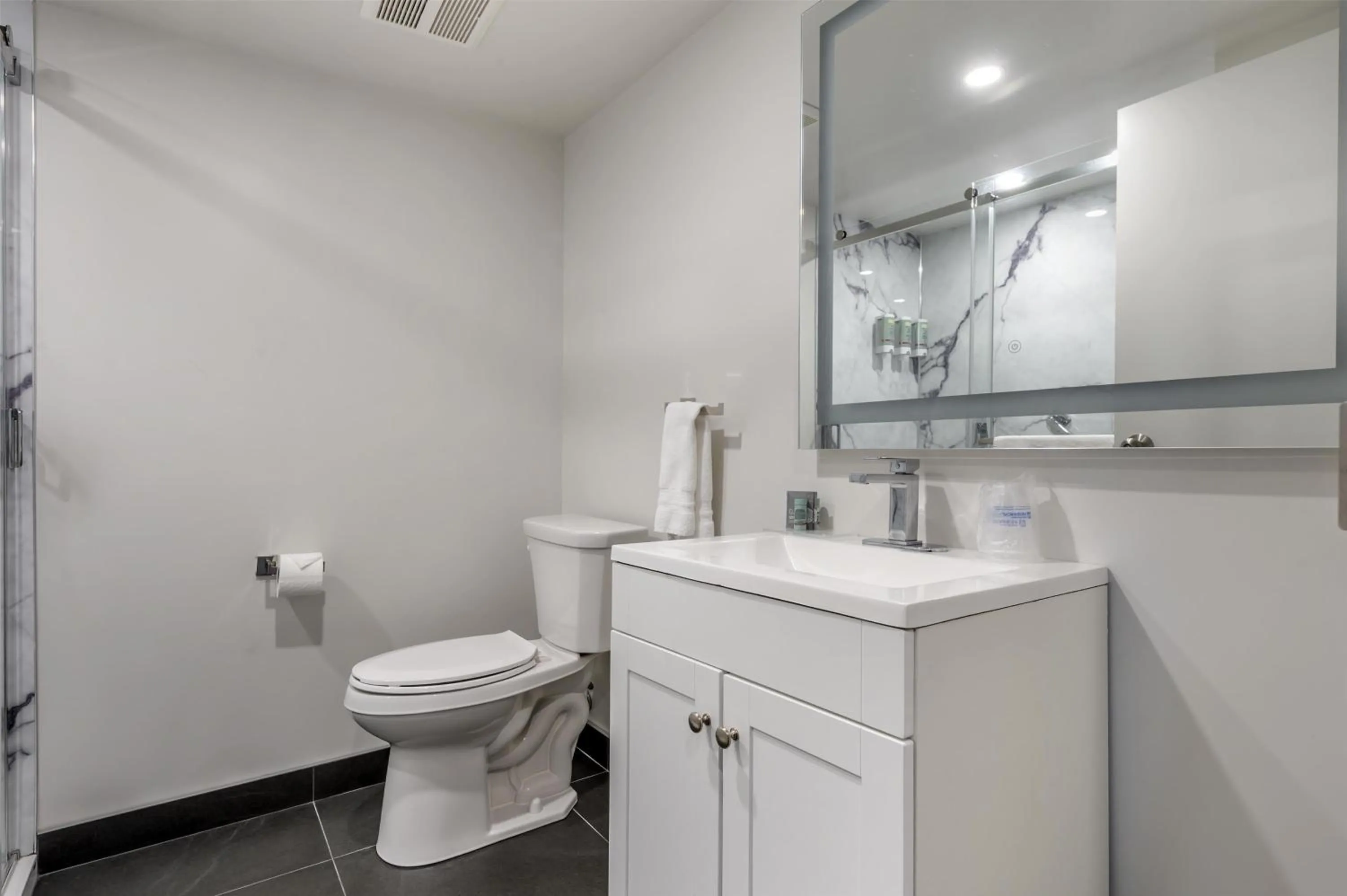 Queen Room with Sofa Bed in Best Western Hotel Brossard