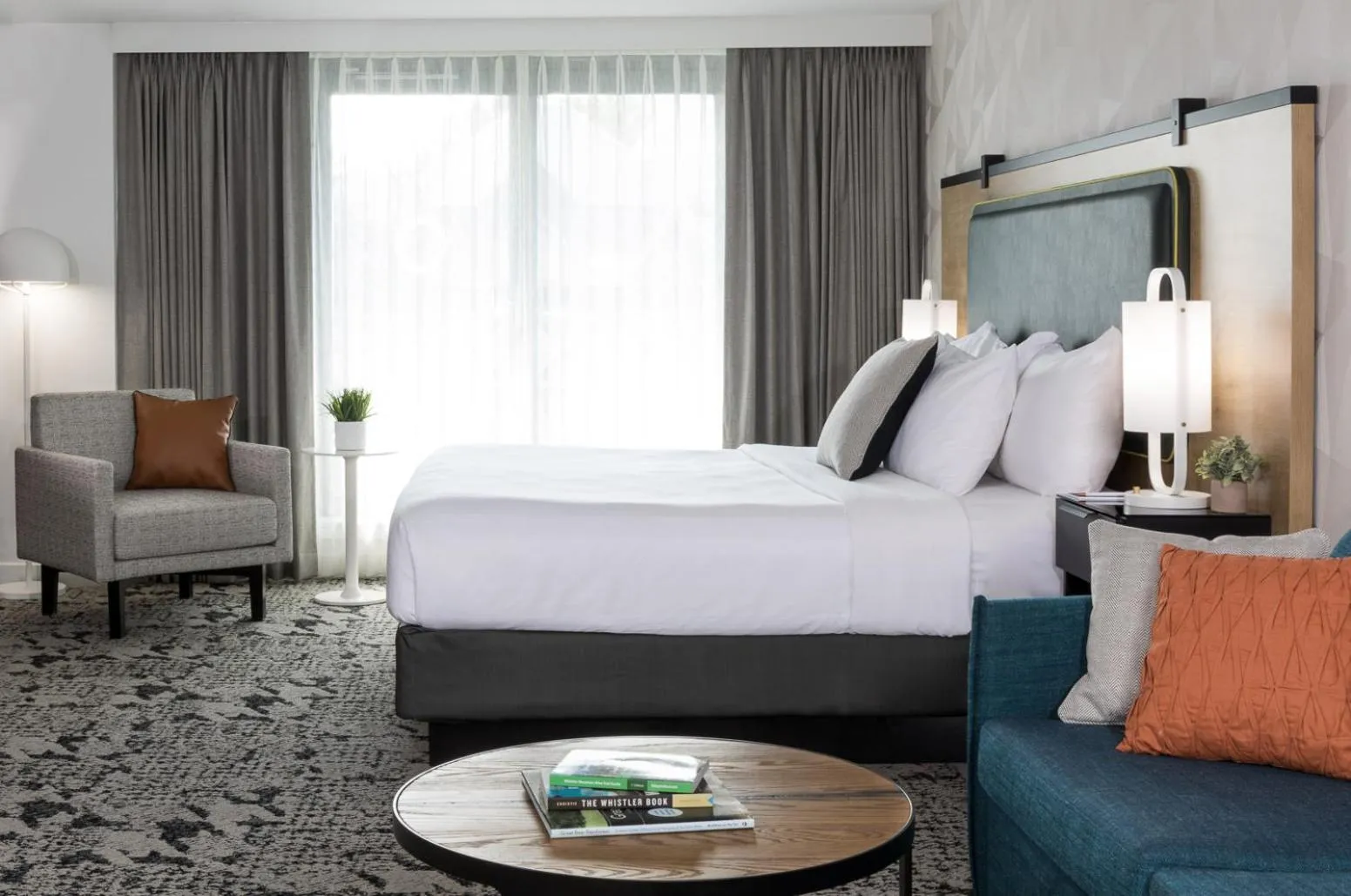 Deluxe One Bedroom King Suite with Kitchen in The Crystal Lodge