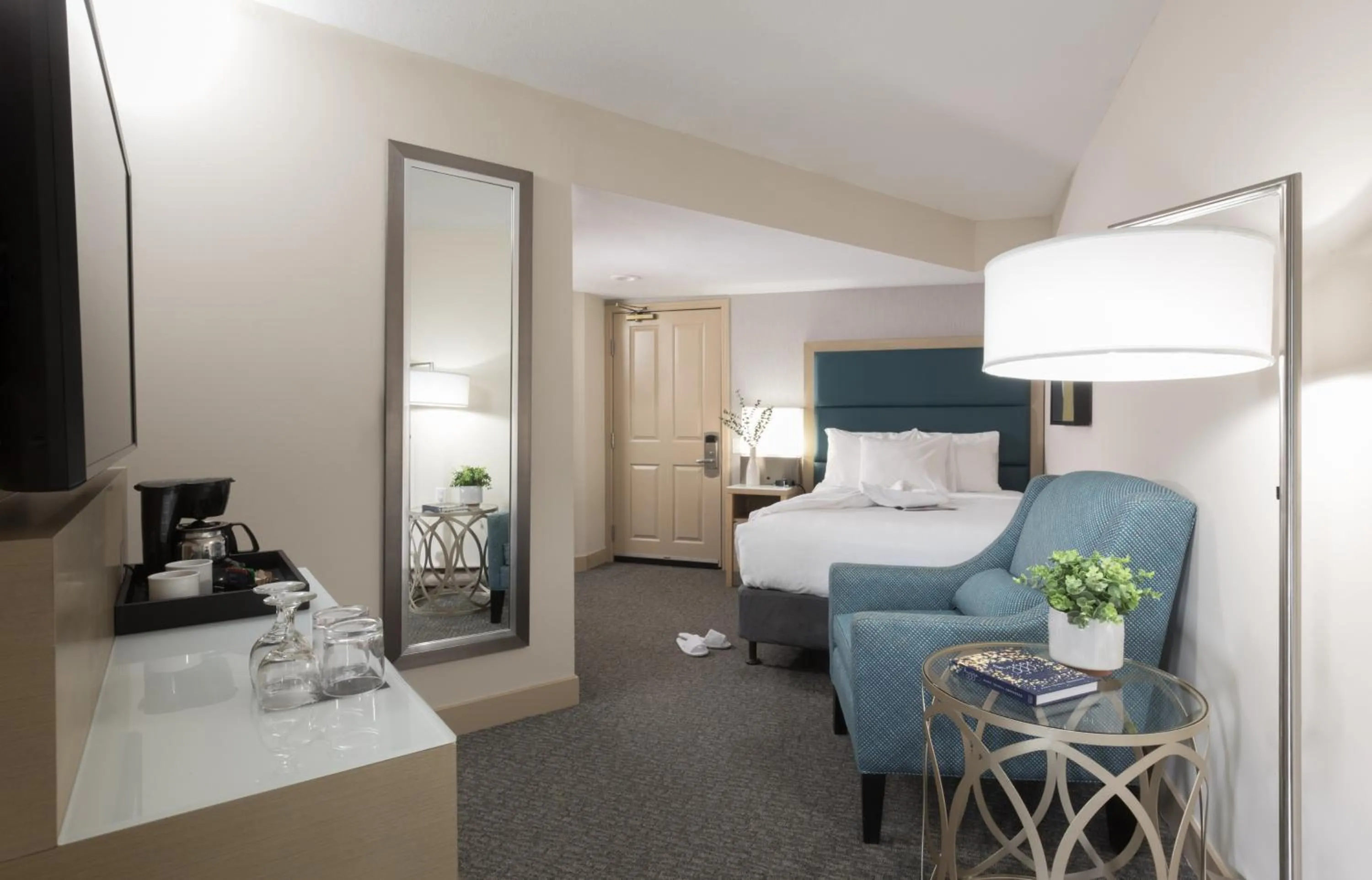 Crystal Single Room with One Double Bed in The Crystal Lodge