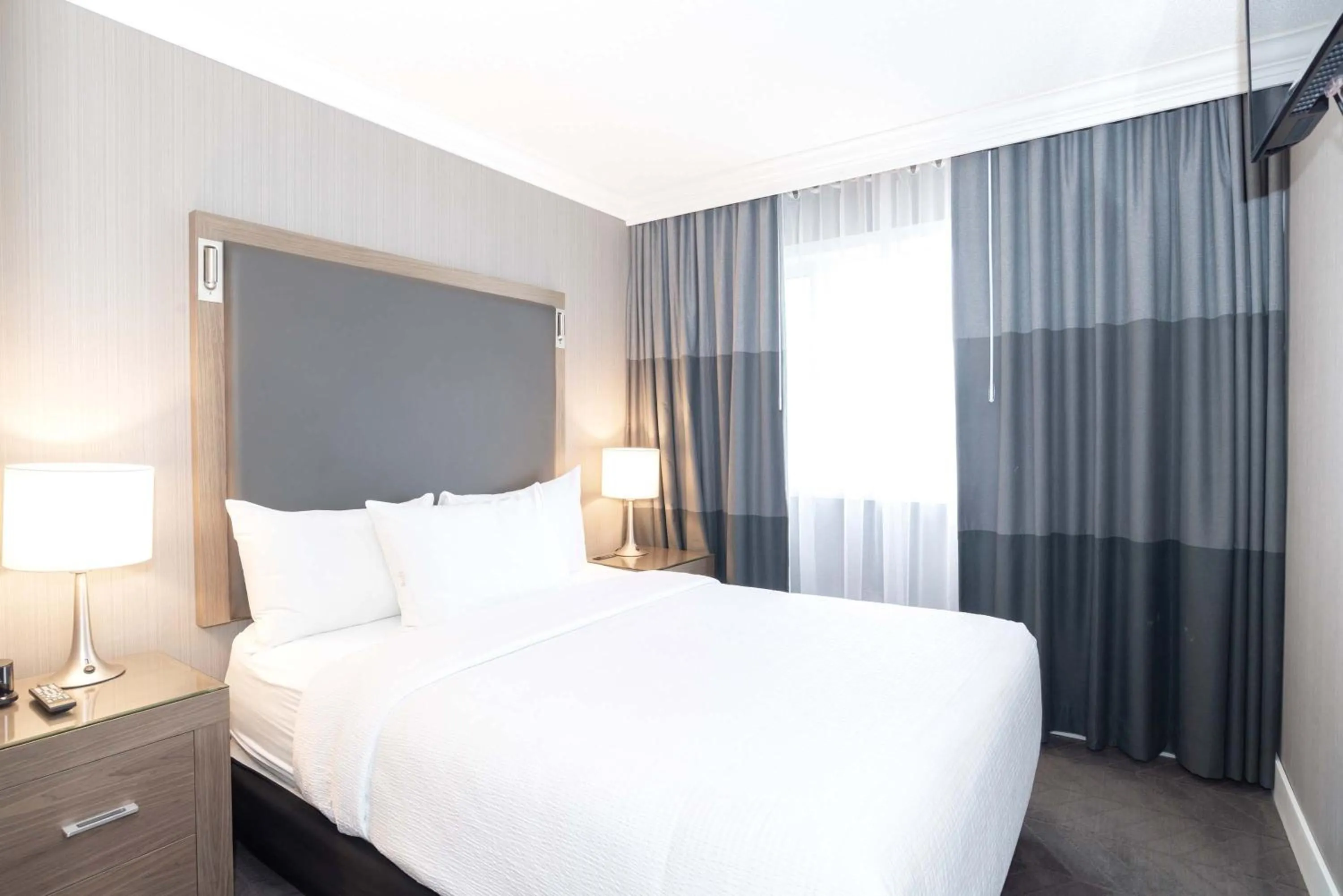 Standard Suite, 1 Queen Bed, Sofa Bed in Sandman Signature Lethbridge Lodge