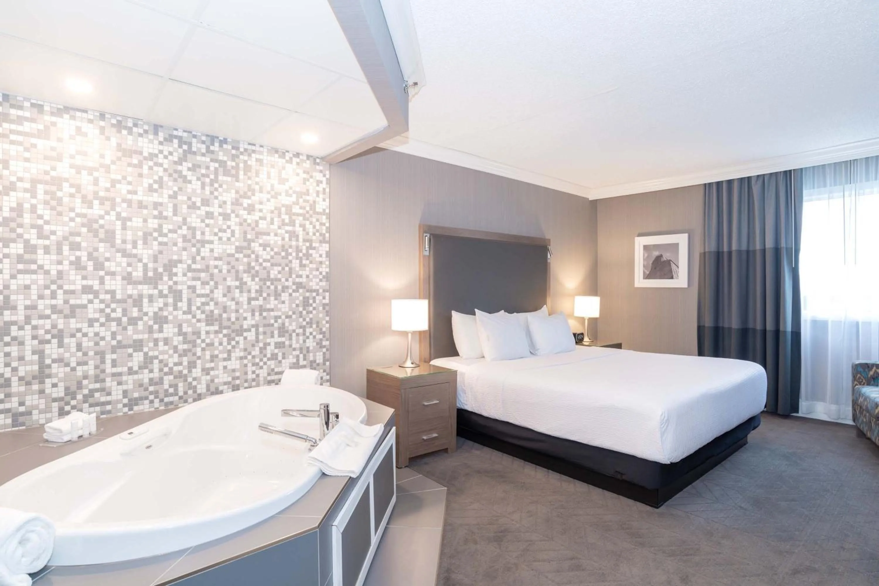 Jacuzzi Suite, 1 King Bed, Sofa Bed in Sandman Signature Lethbridge Lodge
