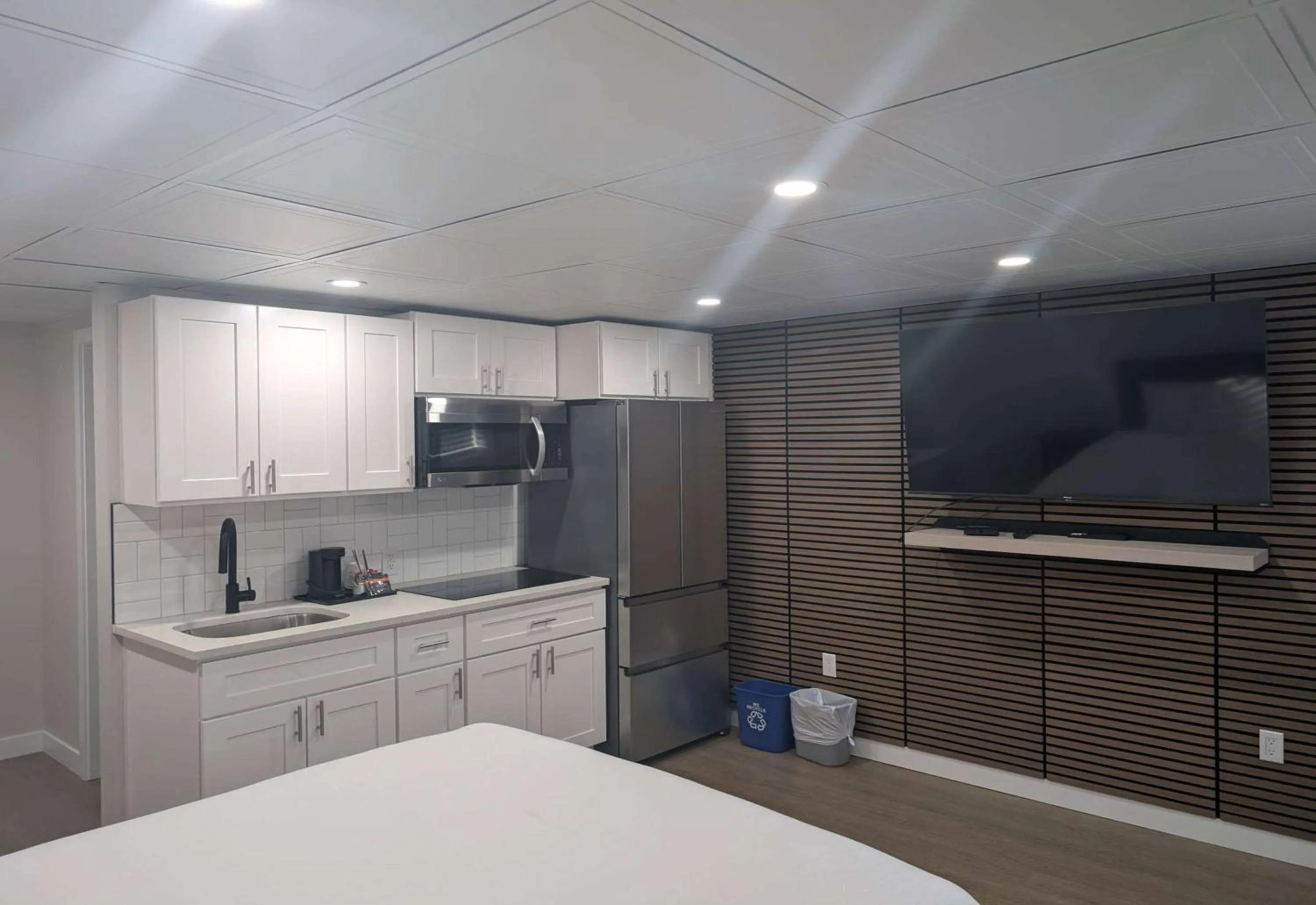 Suite with One Queen Bed and Kitchenette - Non-Smoking - Roll-In Shower in Baymont by Wyndham Red Deer