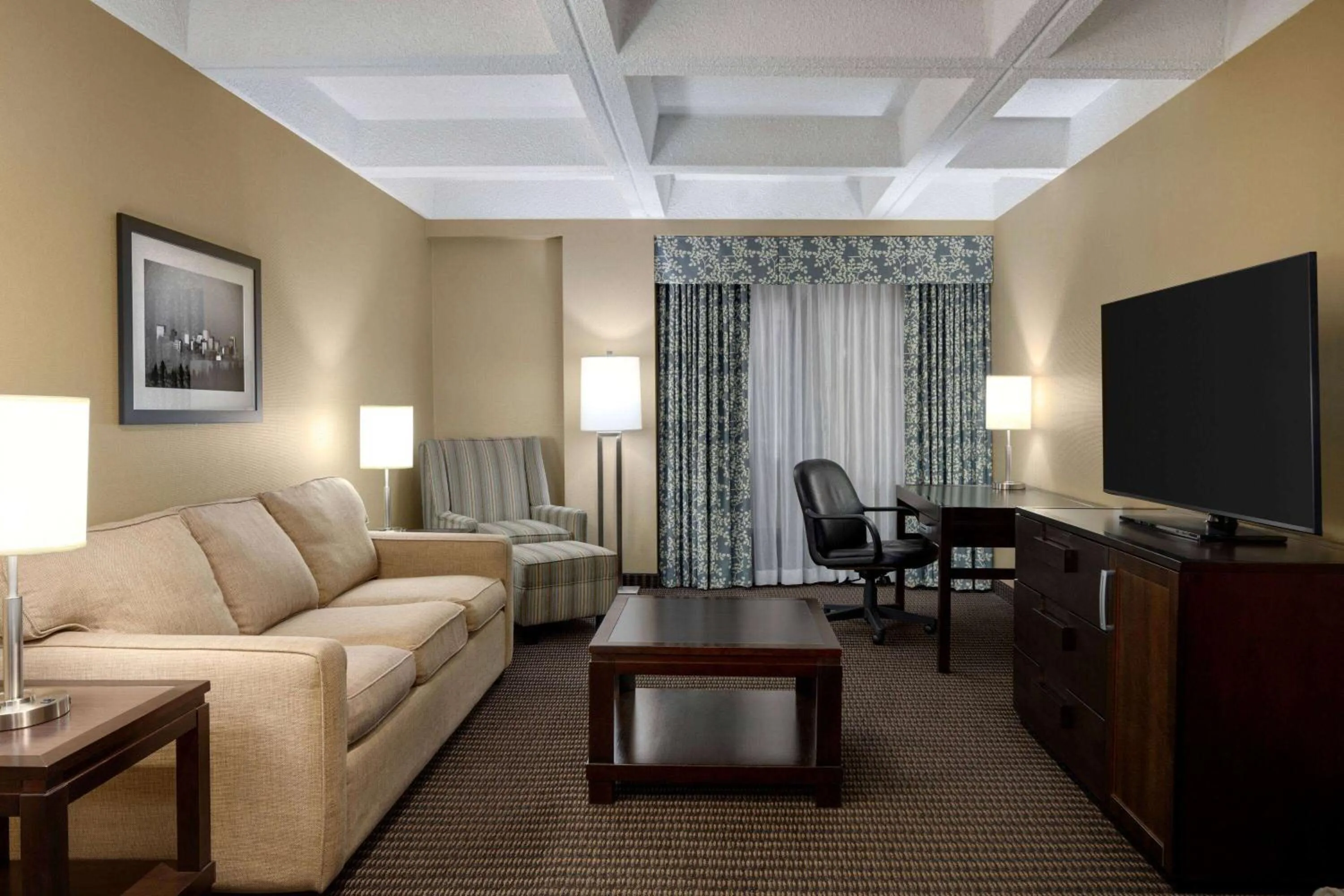 King Suite with Jetted Tub, Non-Smoking in Wyndham Edmonton Hotel and Conference Centre