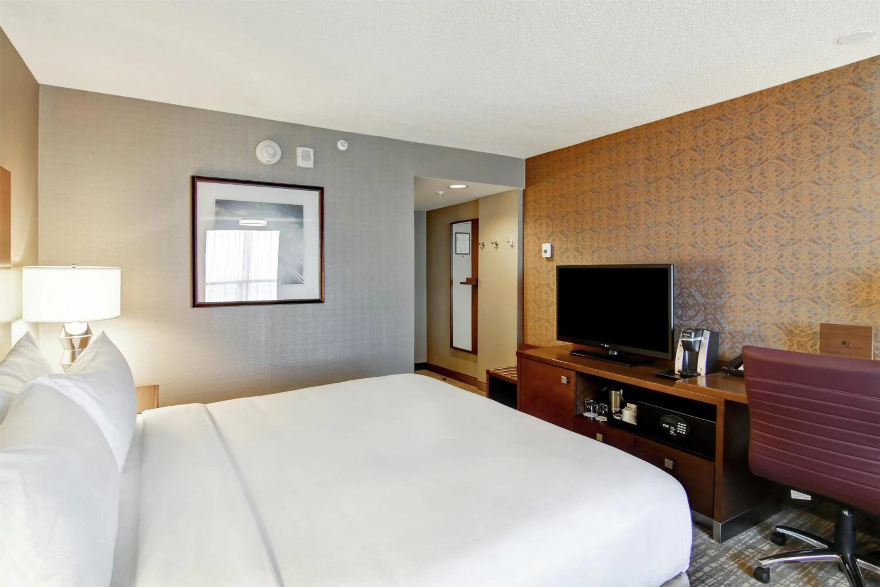 King Room - Non-Smoking in DoubleTree by Hilton West Edmonton