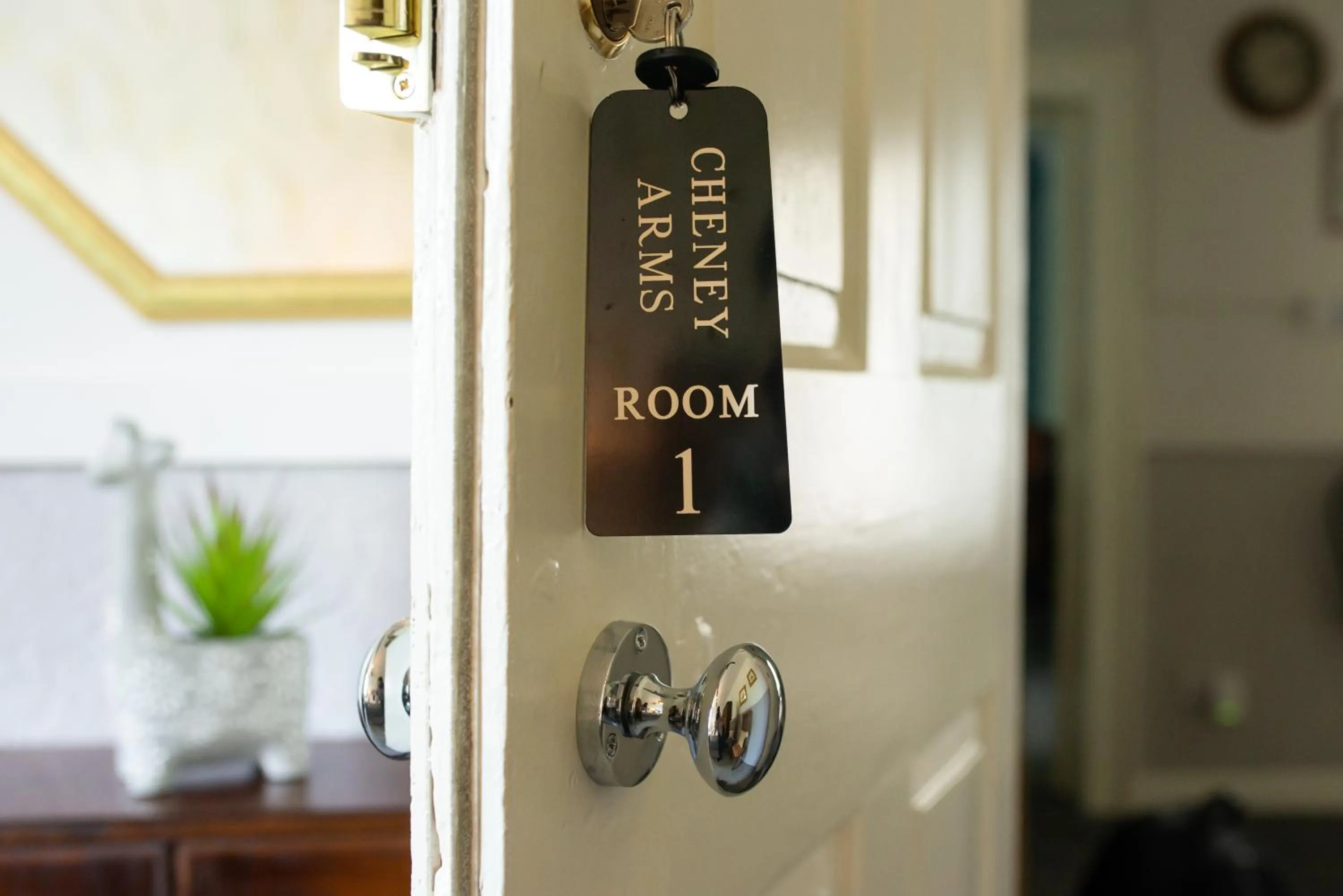 Superior Twin Room with Garden View in The Cheney Arms