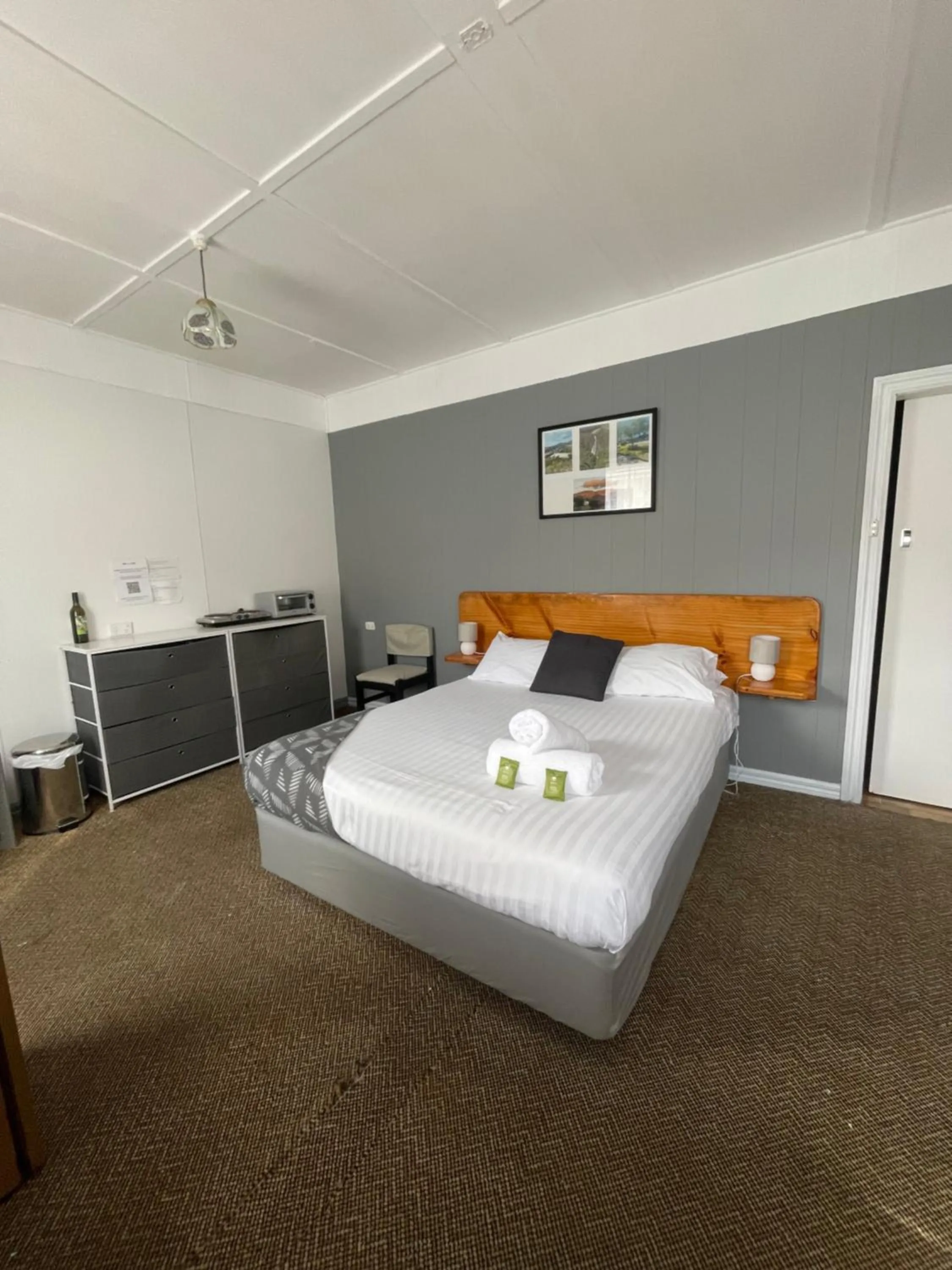 Two-Bedroom Apartment in Mountain View Motel