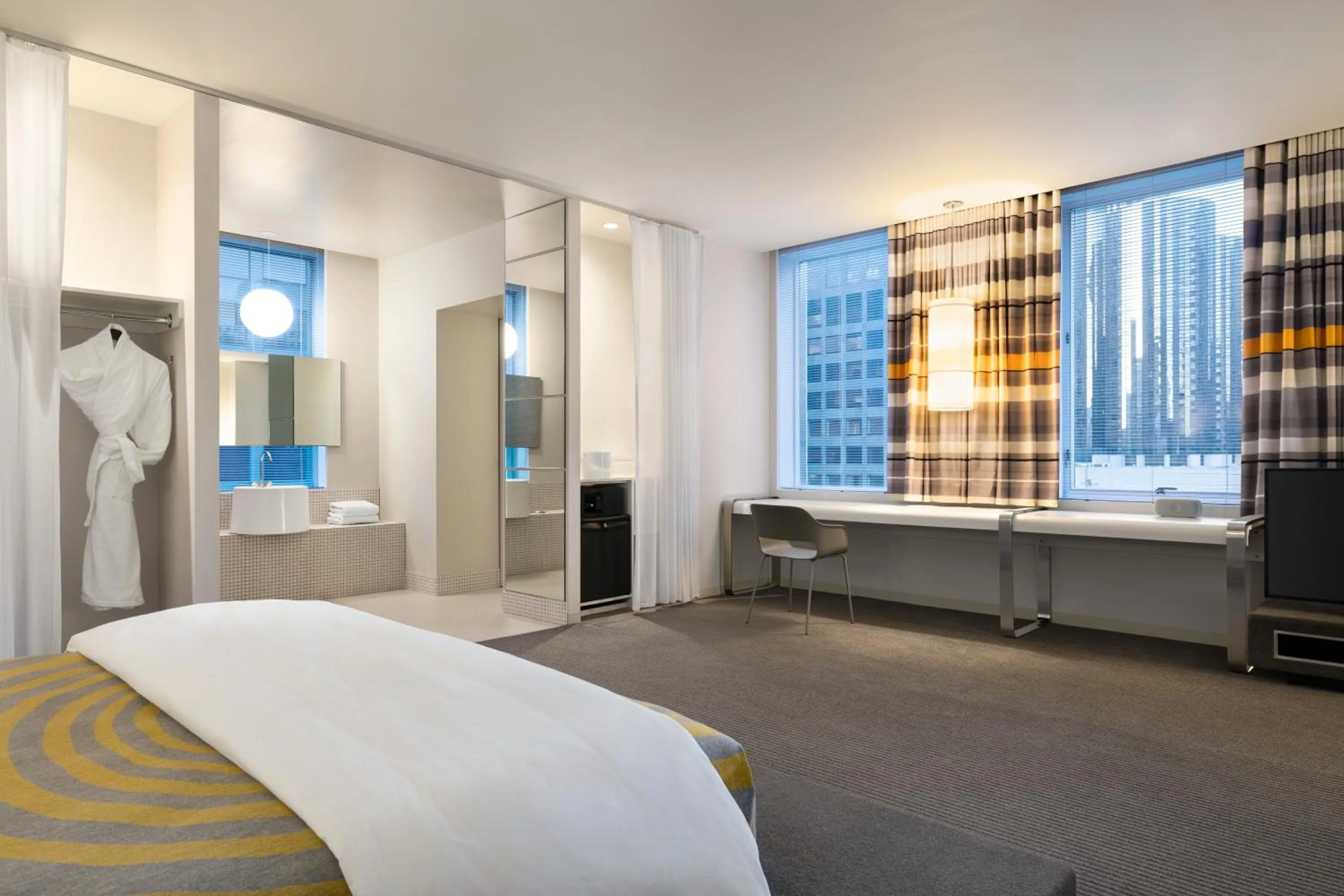 Deluxe King Room in The Delphi Downtown LA