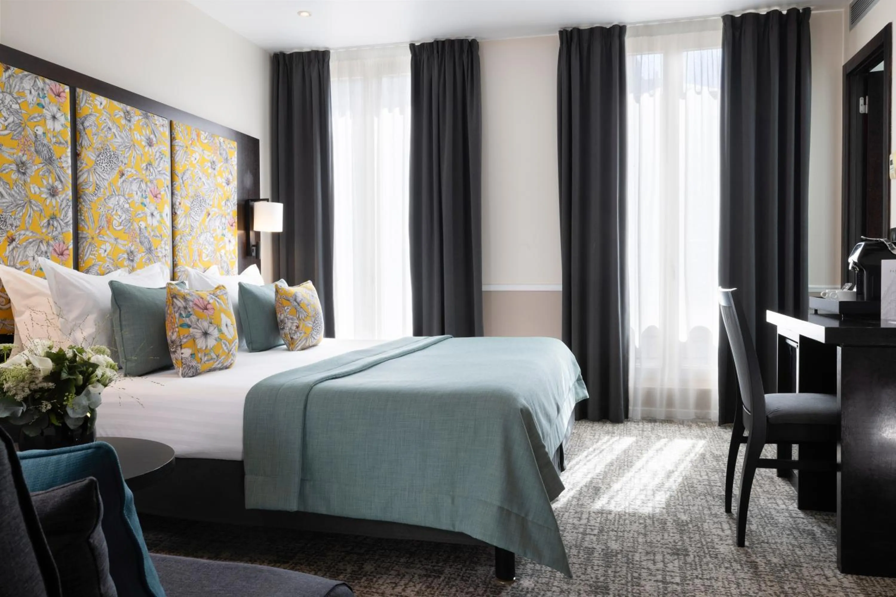 Deluxe Double Room in Hotel Park Lane Paris