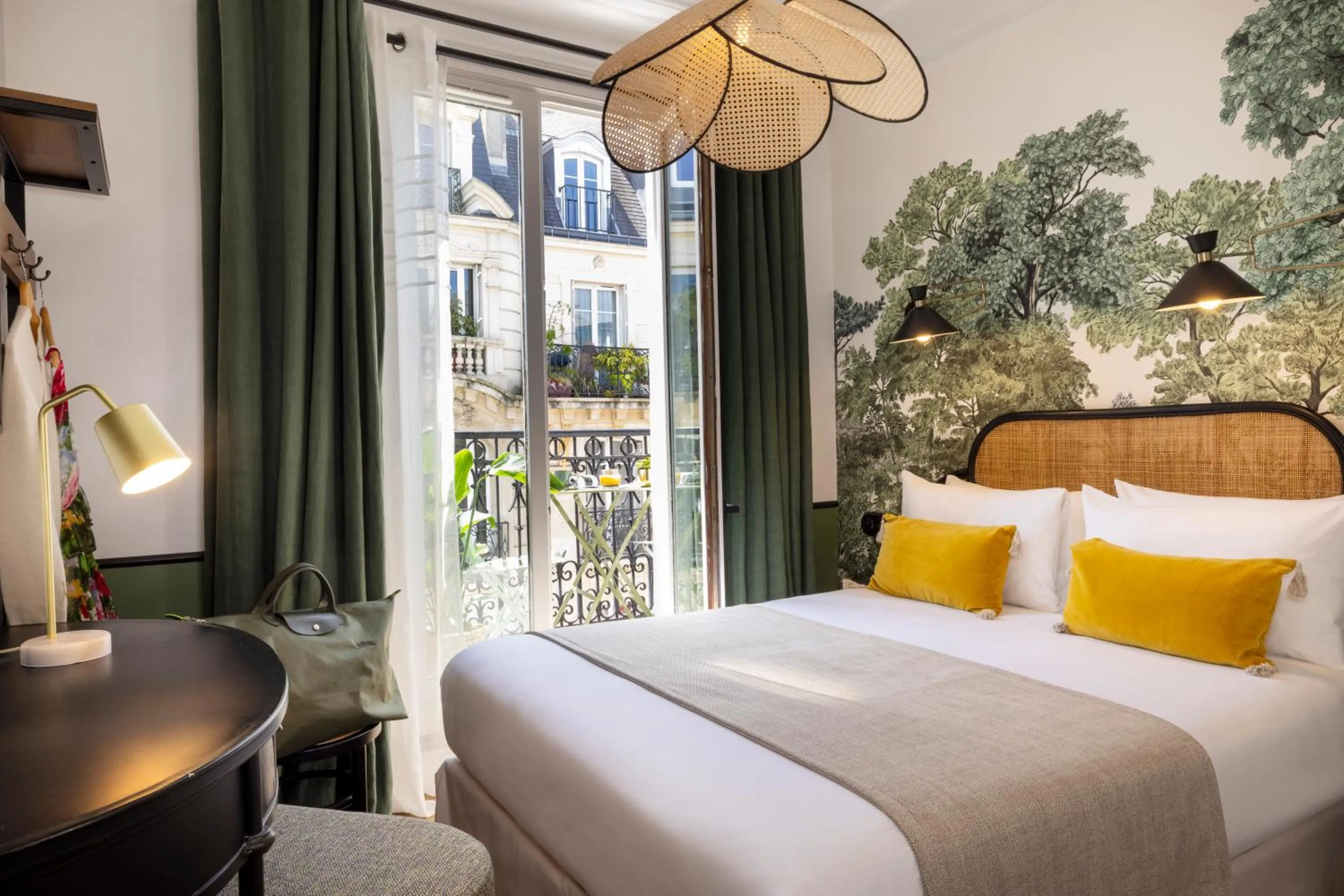 Superior Double Room with Balcony in Avalon Cosy Hotel Paris