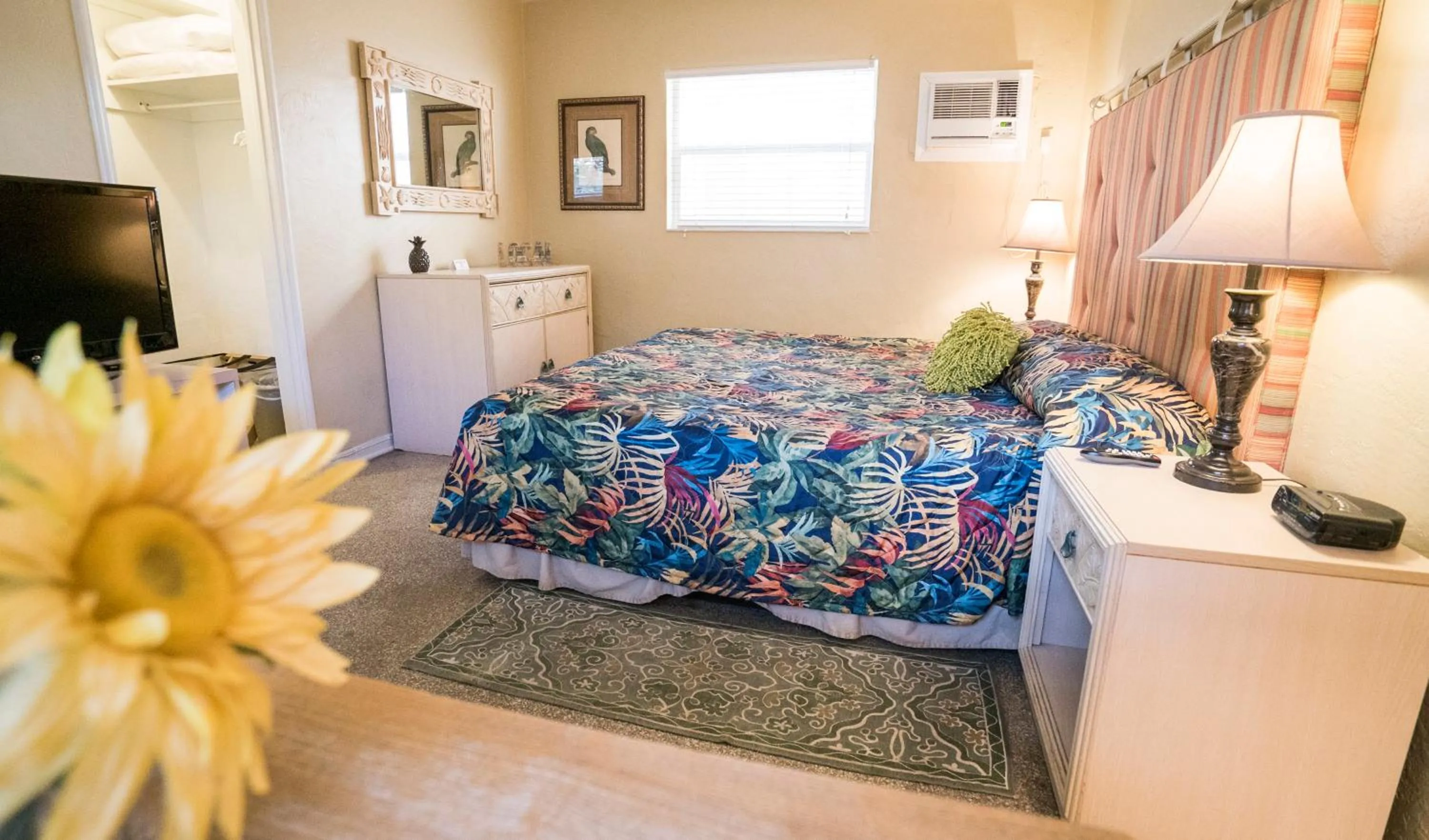 Deluxe King Room in Ocean Inn