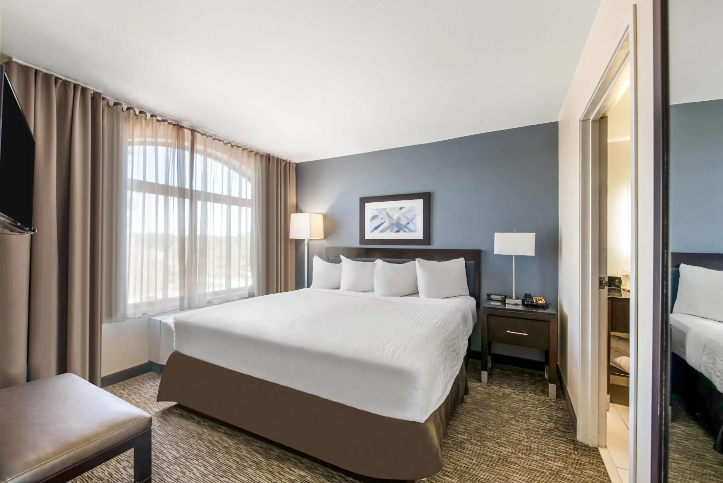 Deluxe King Room - Disability Access/Non-Smoking in Wingate Slidell New Orleans